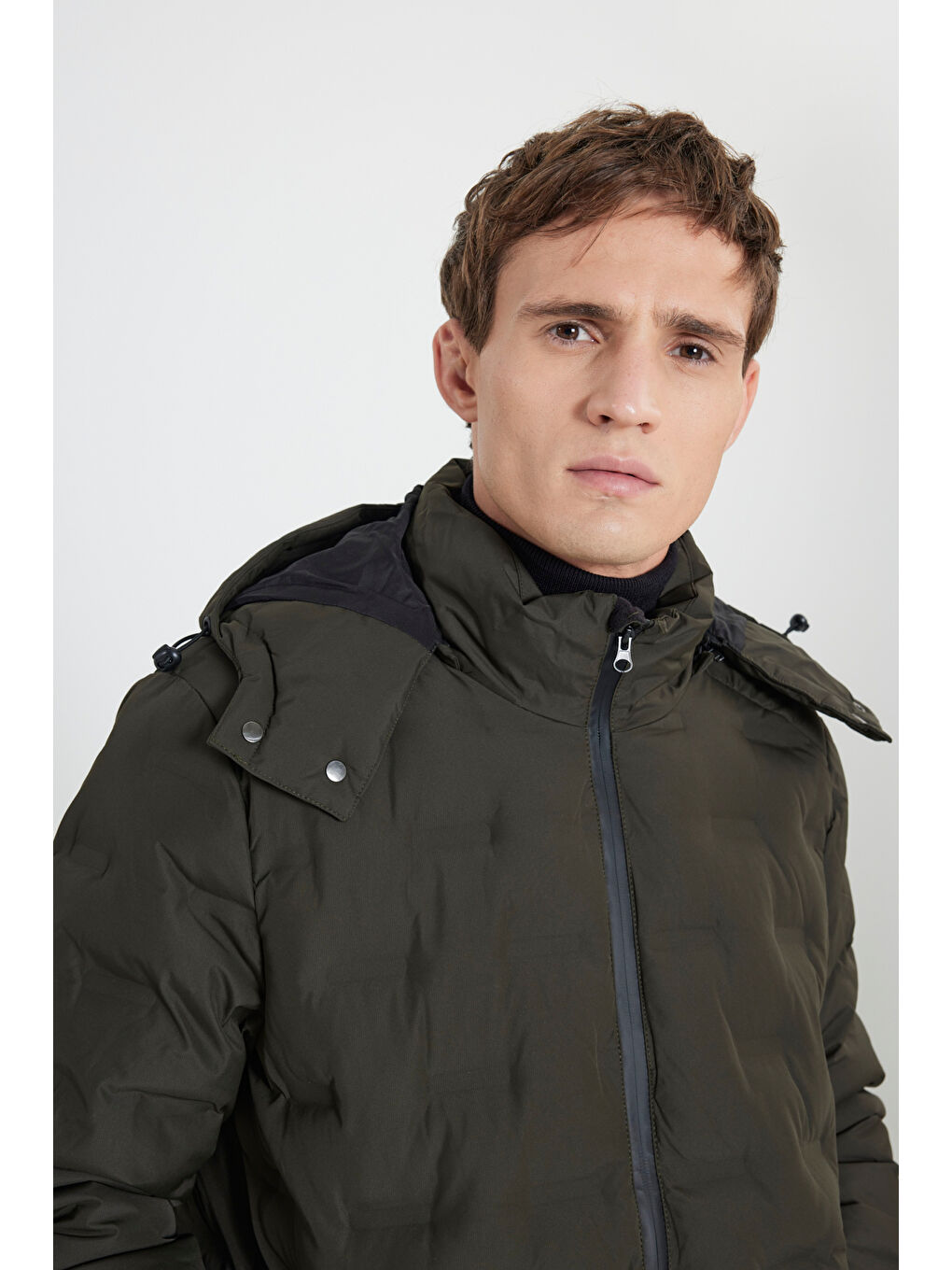 Erkek Haki Standart Fit Normal Kesim Kapüşonlu Desenli Mont-3