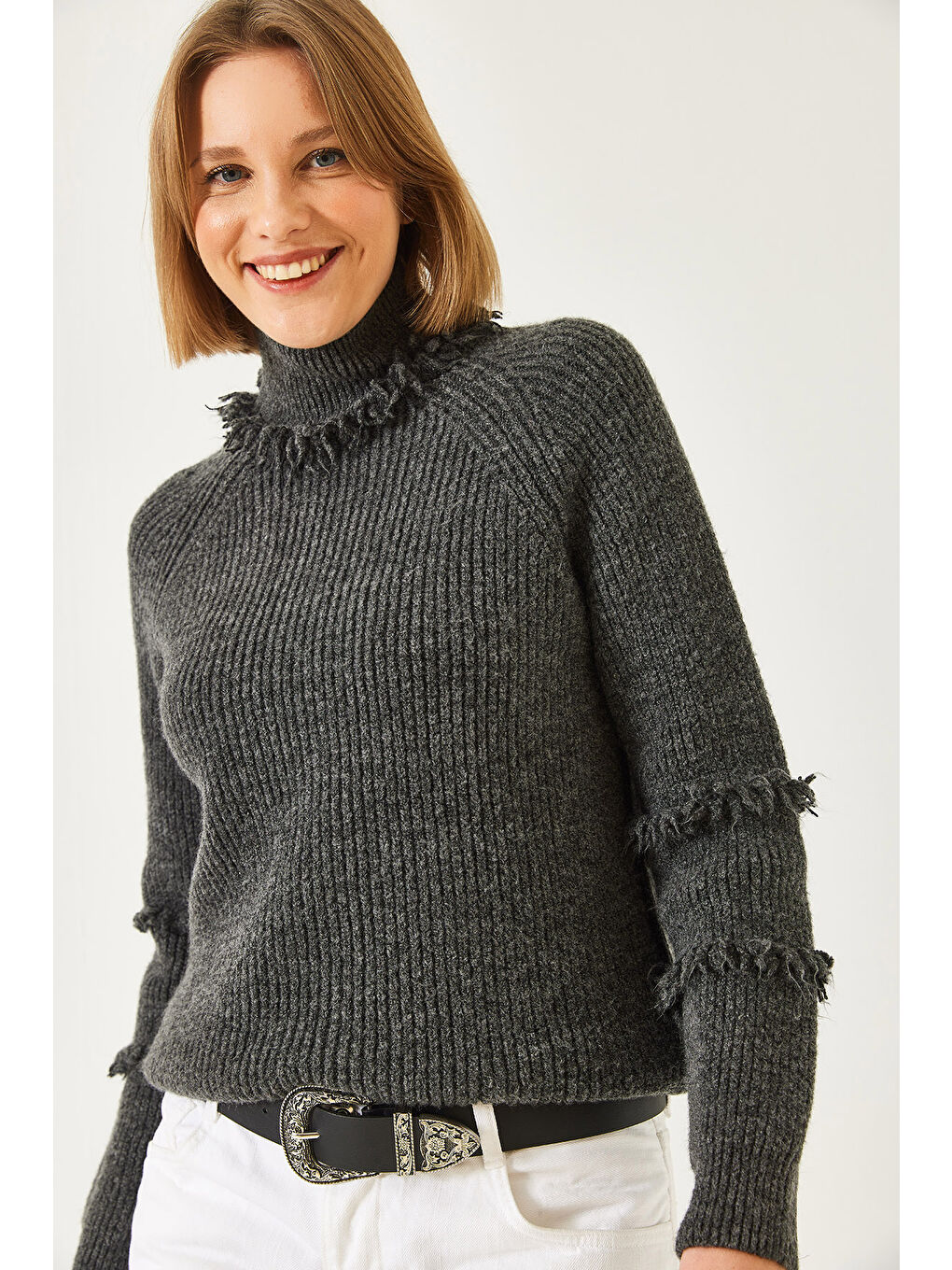 Antrasit Kadın Yaka ve Kol Saçaklı Triko Kazak-2