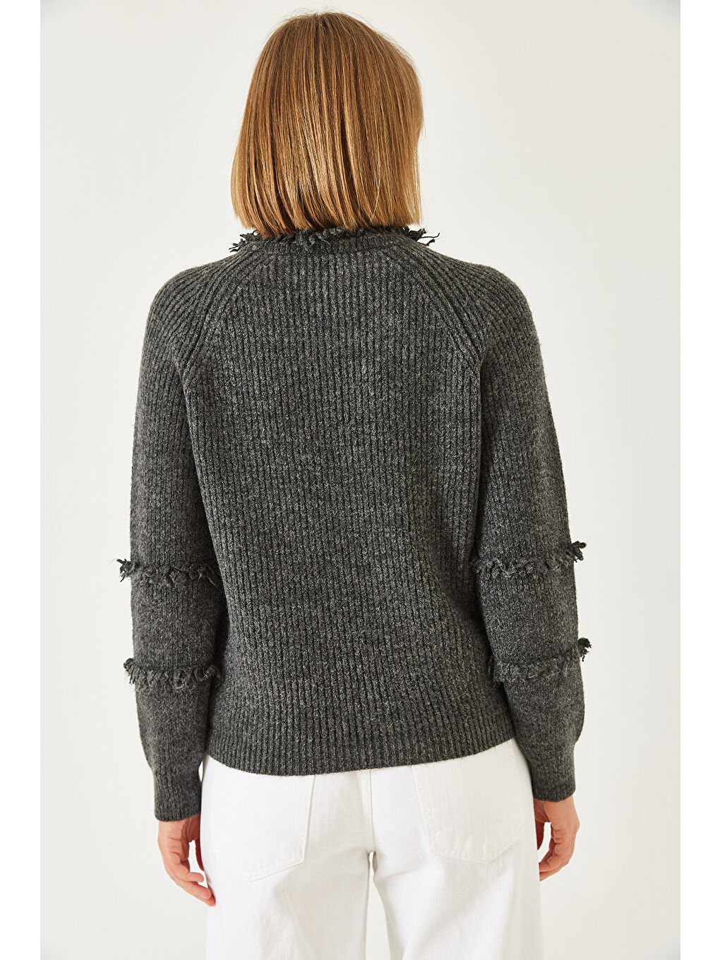 Antrasit Kadın Yaka ve Kol Saçaklı Triko Kazak-5