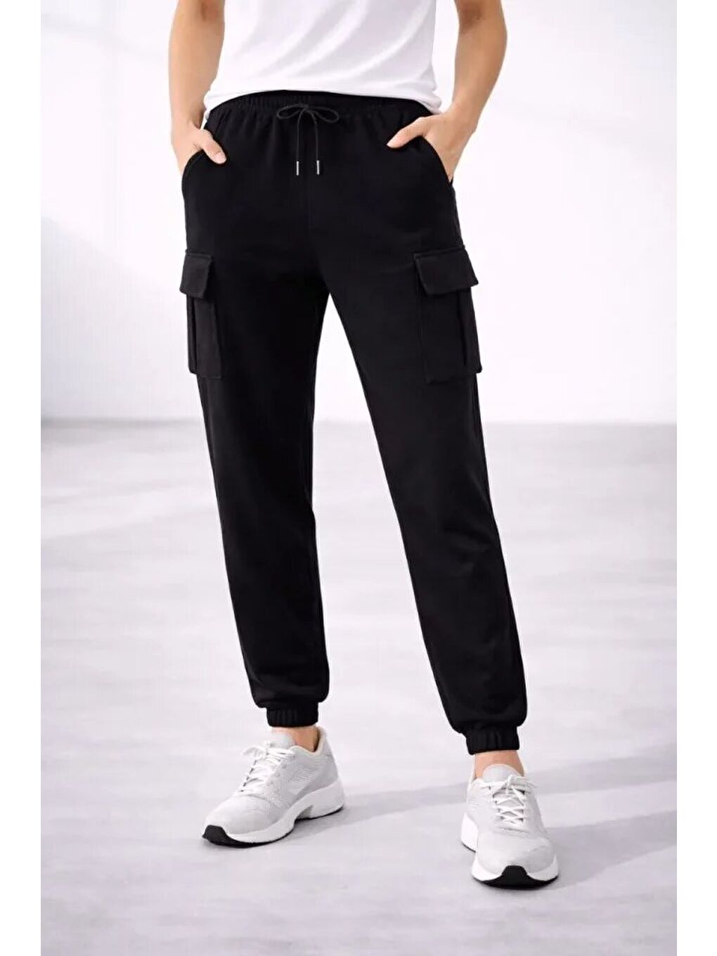 Jogger Eşofman Altı Rahat Kalıp, Kargo Cepli, Lastikli Paça, Günlük Spor Pantolon - Siyah-1