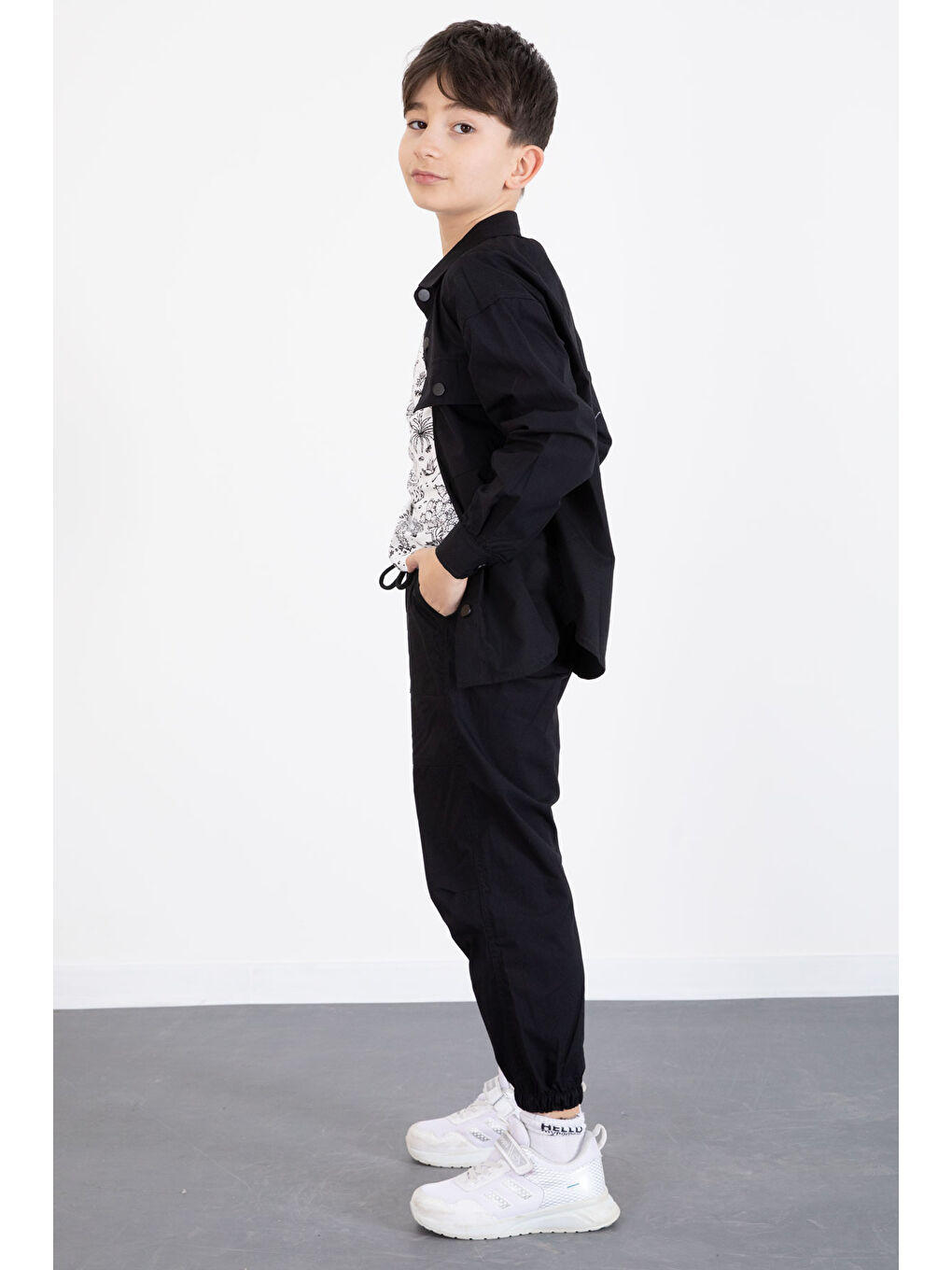 Siyah Baskılı Tişörtlü Paraşüt Gömlek ve Pantolonlu Erkek Çocuk 3lü Takım 20512-1