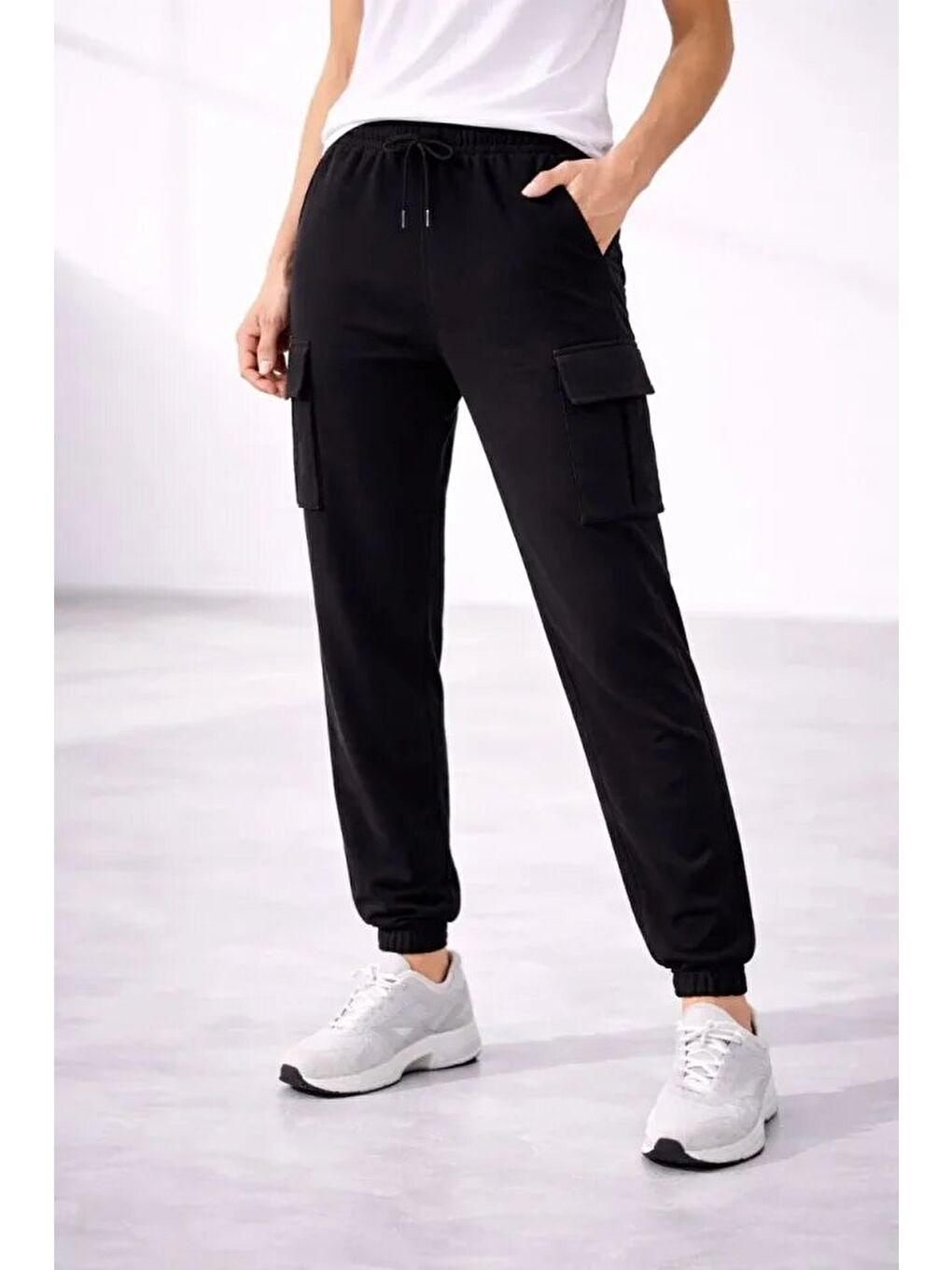 Jogger Eşofman Altı Rahat Kalıp, Kargo Cepli, Lastikli Paça, Günlük Spor Pantolon - Siyah-3