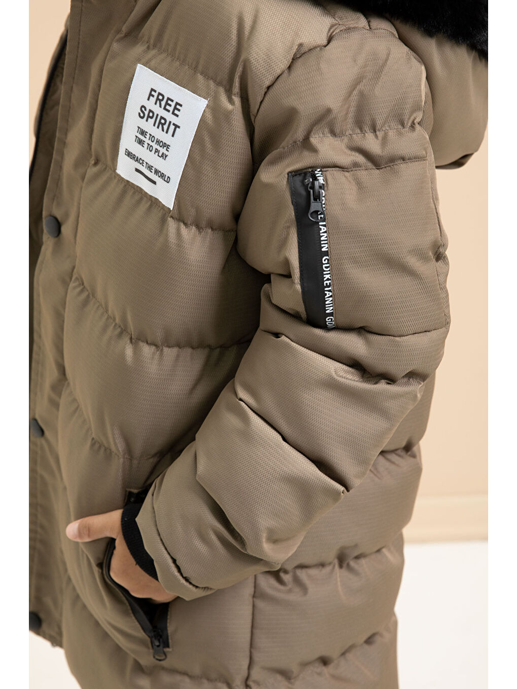 Erkek Çocuk Kahverengi Yazılı Arma Detaylı İçi Kürklü Kapüşonlu Şişme Mont 21369-3