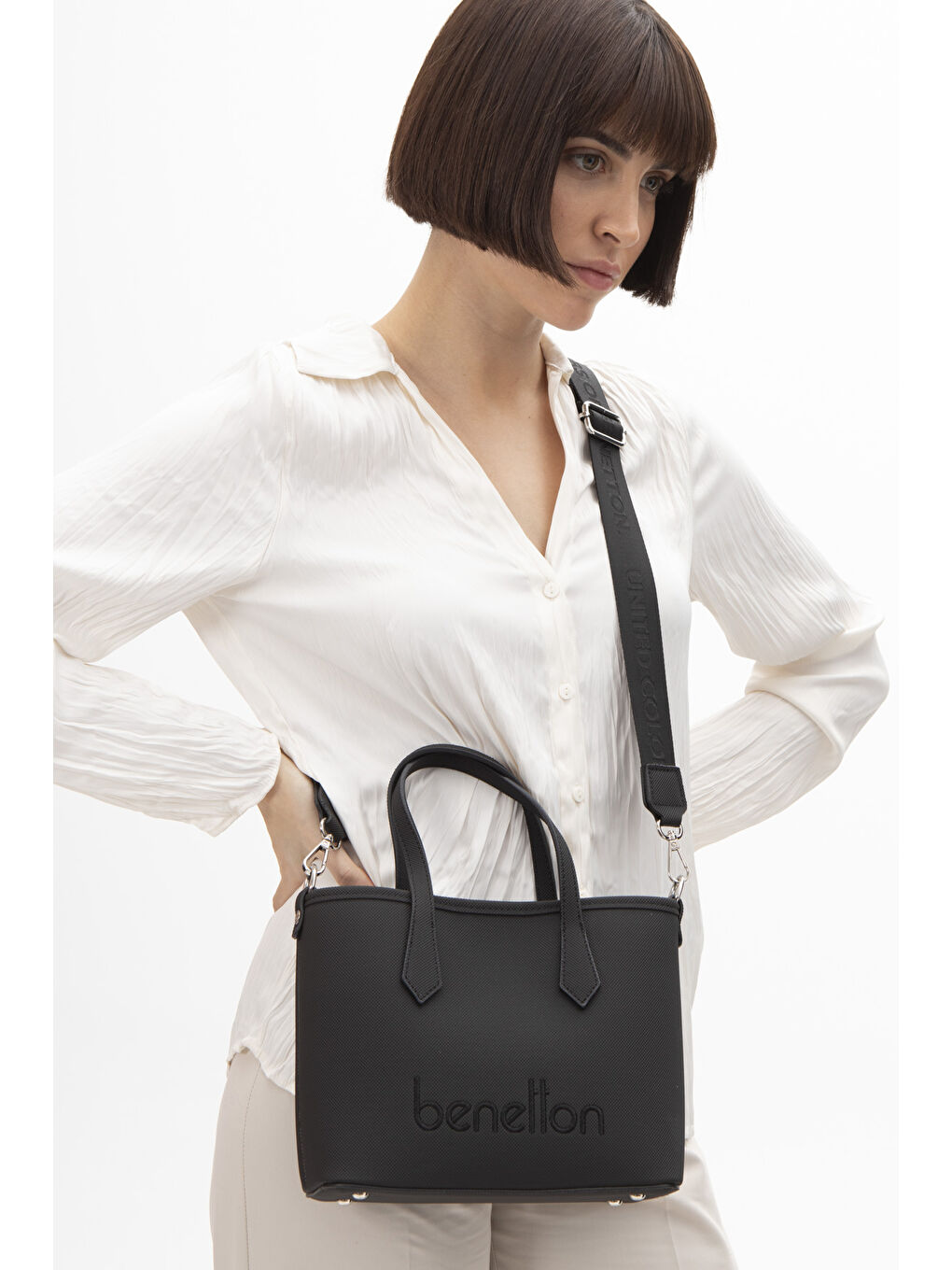 Siyah Kadin El Çantasi Si̇yah BNT1588-1