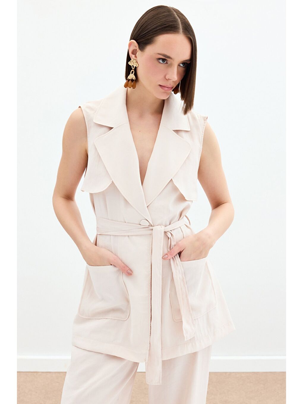 Bej Kuşaklı Uzun Yelek - Taş-3