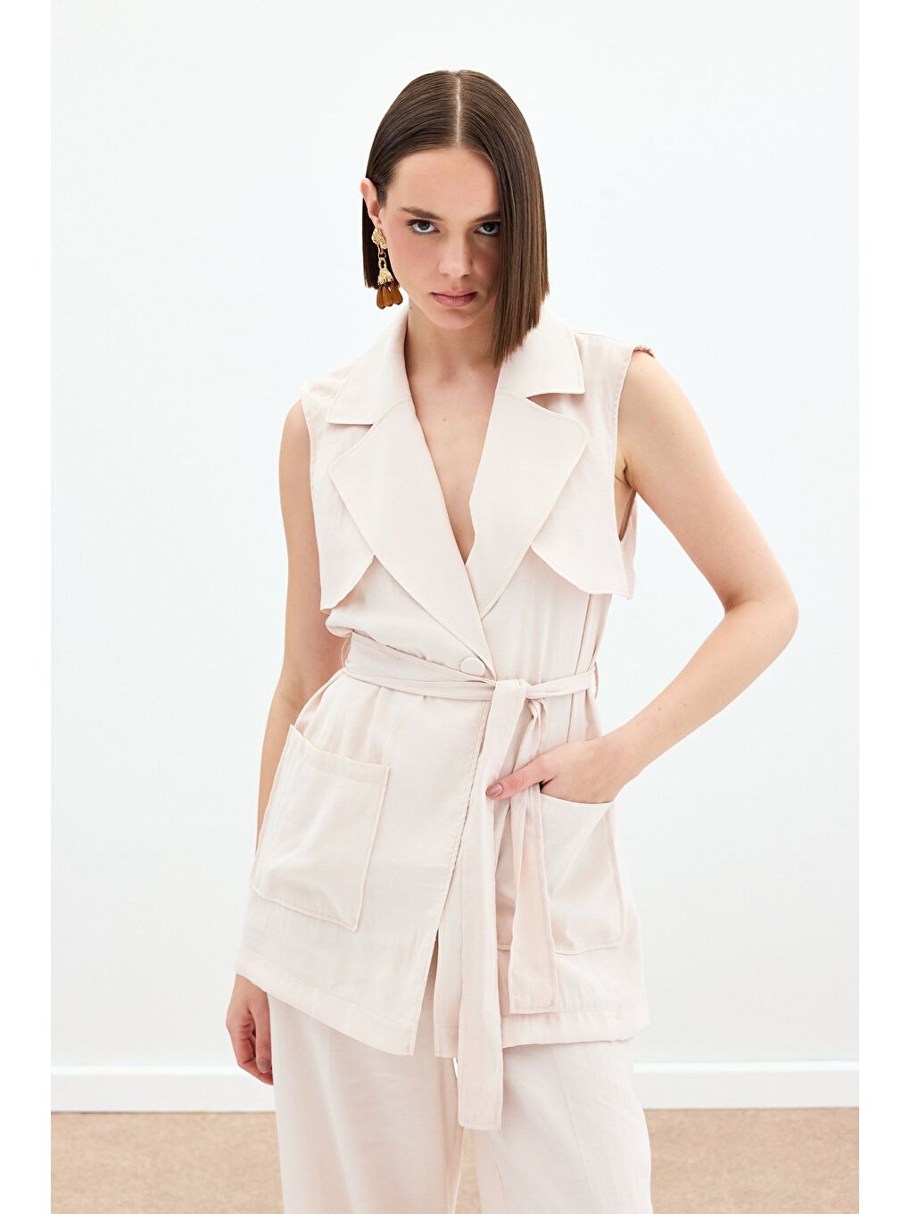 Bej Kuşaklı Uzun Yelek - Taş-5