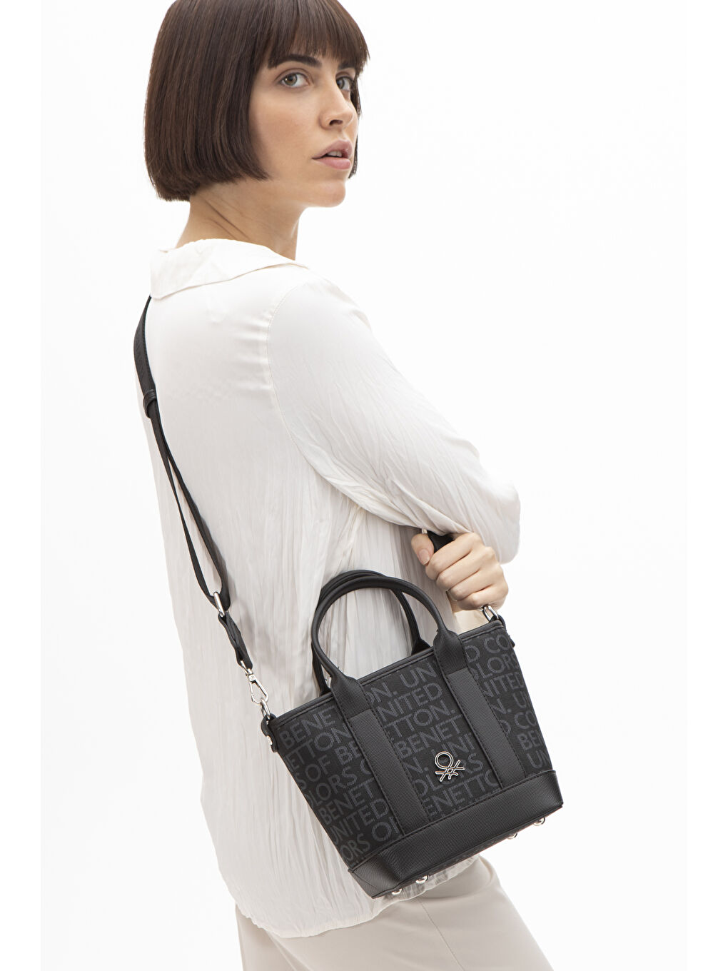 Siyah Kadin El Çantasi Si̇yah BNT1597