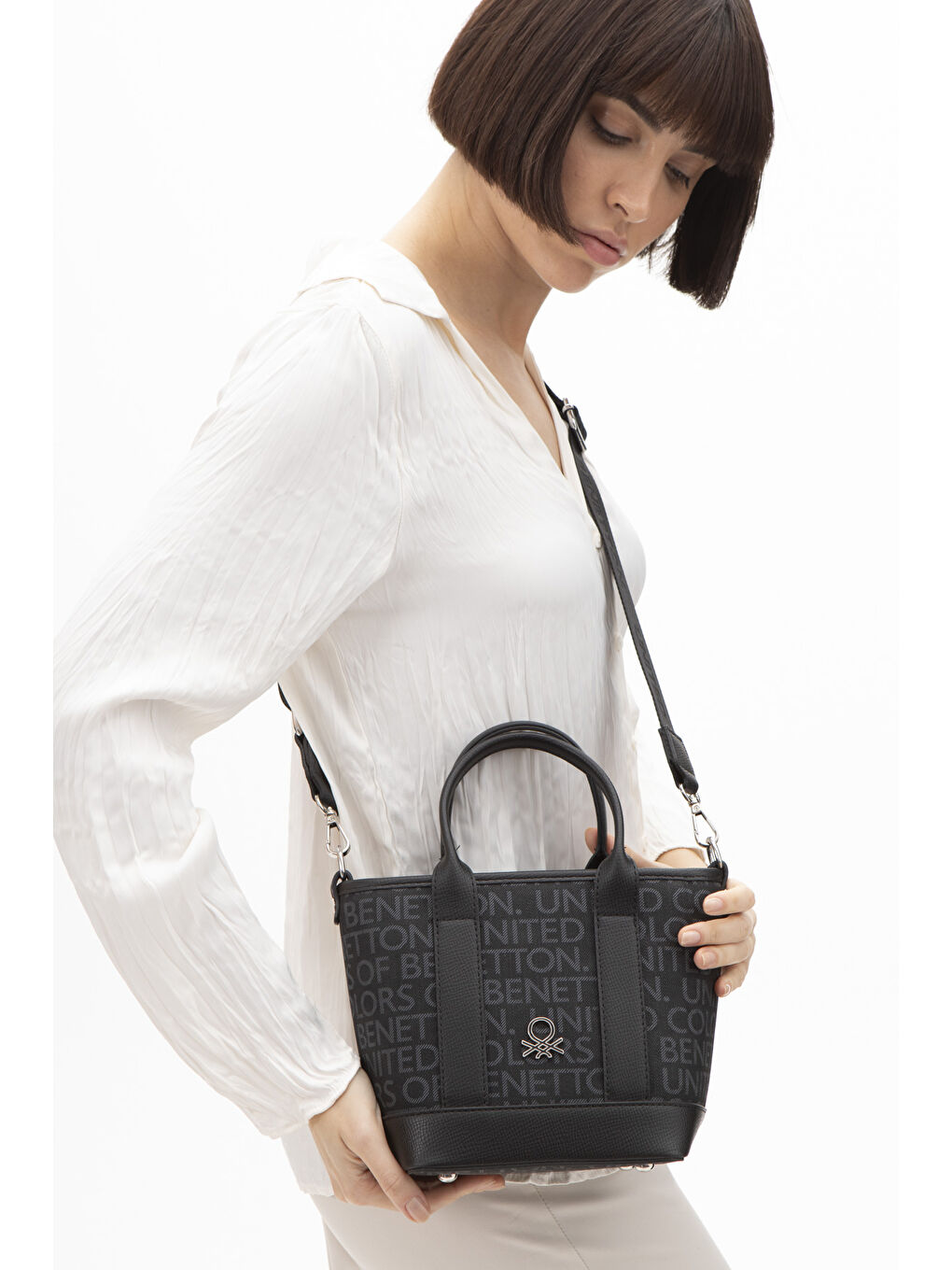 Siyah Kadin El Çantasi Si̇yah BNT1597-1