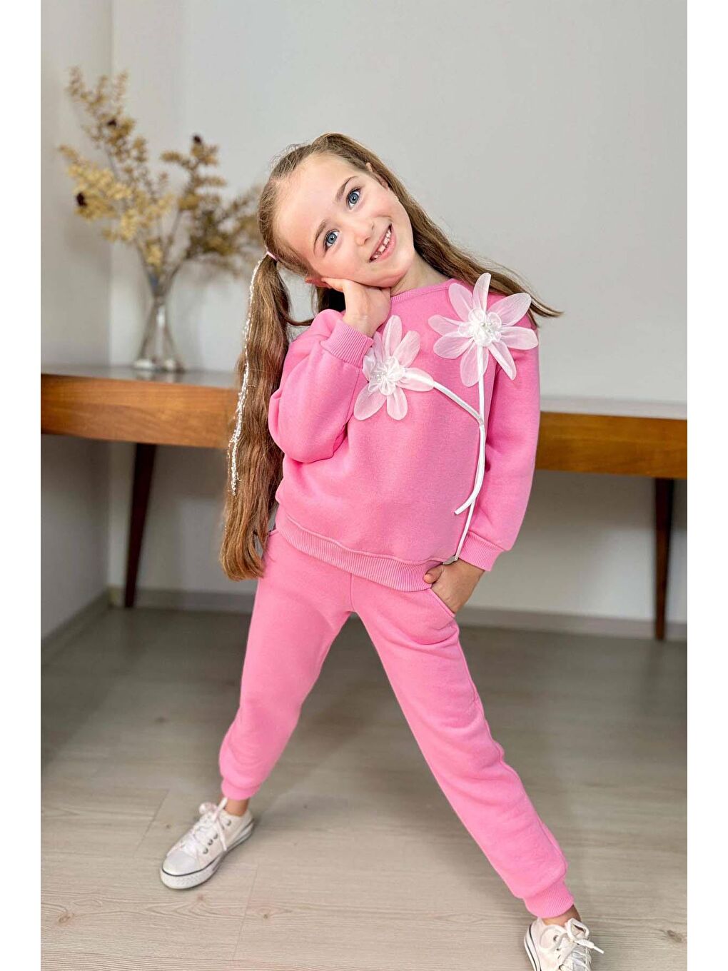 Kız Çocuk Çiçek Aksesuarlı Kazak Manşetli Pembe Eşofman Takım