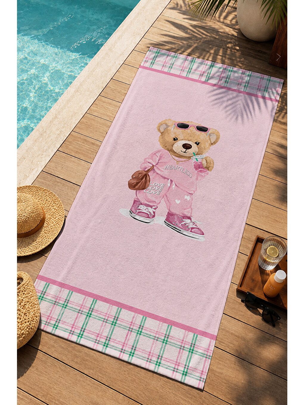 Pembe Giyimli Ayıcık Ekose Desenli 70x150 Plaj Havlusu - Dijital Baskılı Solmaz Banyo Havlusu-1
