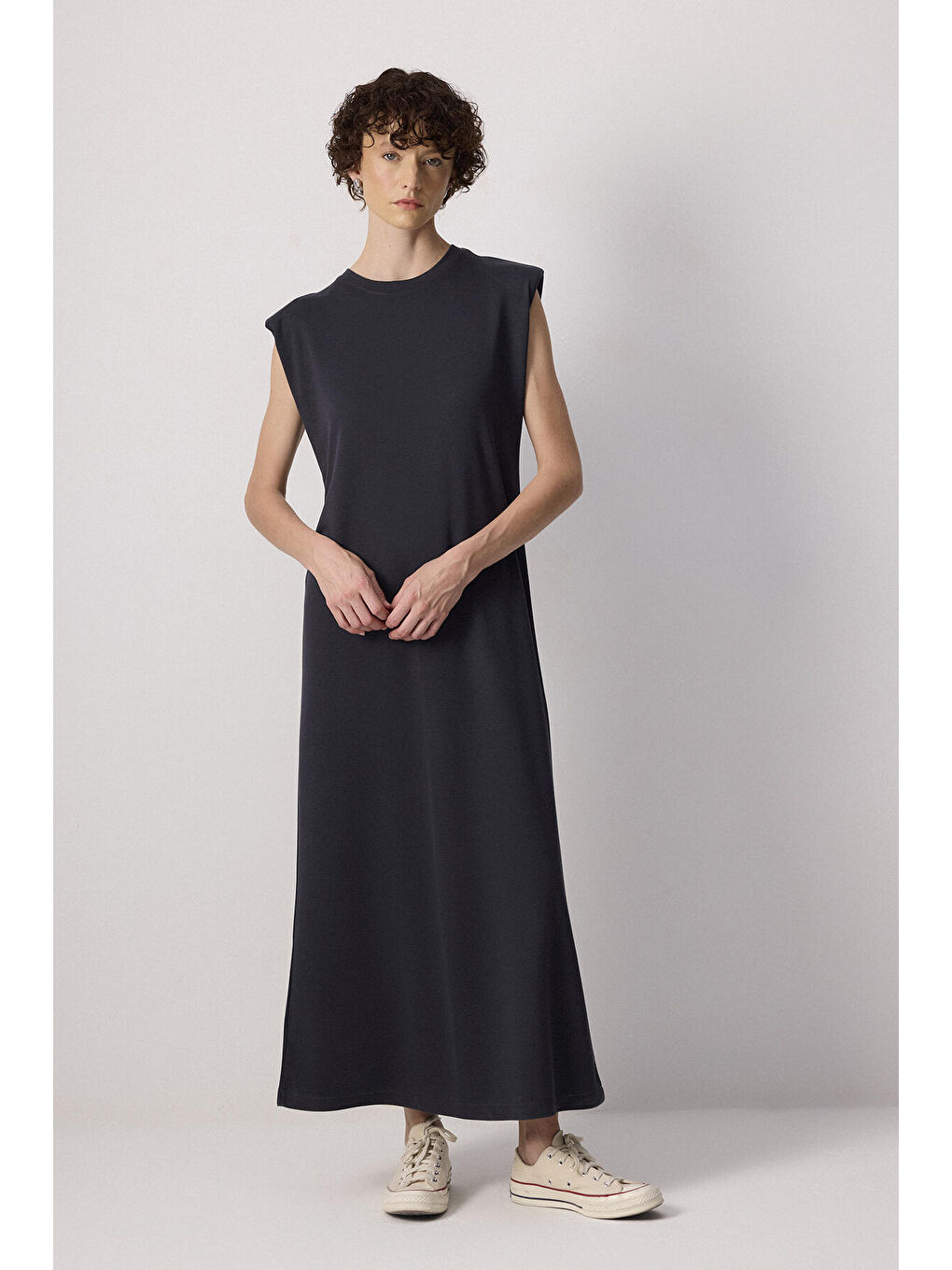 Gri Vatkalı Kolsuz Elbise