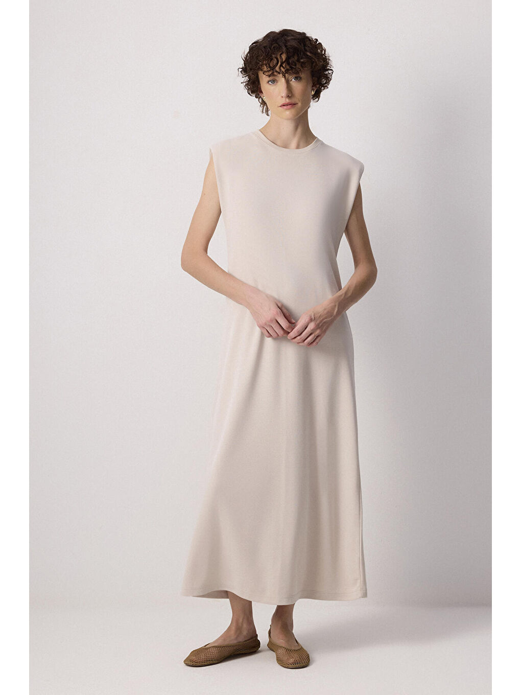 Bej Vatkalı Kolsuz Elbise