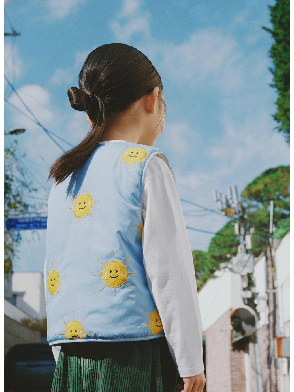 Unisex Çocuk Pamuklu Mavi Güneş Nakışlı Bağlamalı Yelek – Yumuşak Astar Detaylı-1