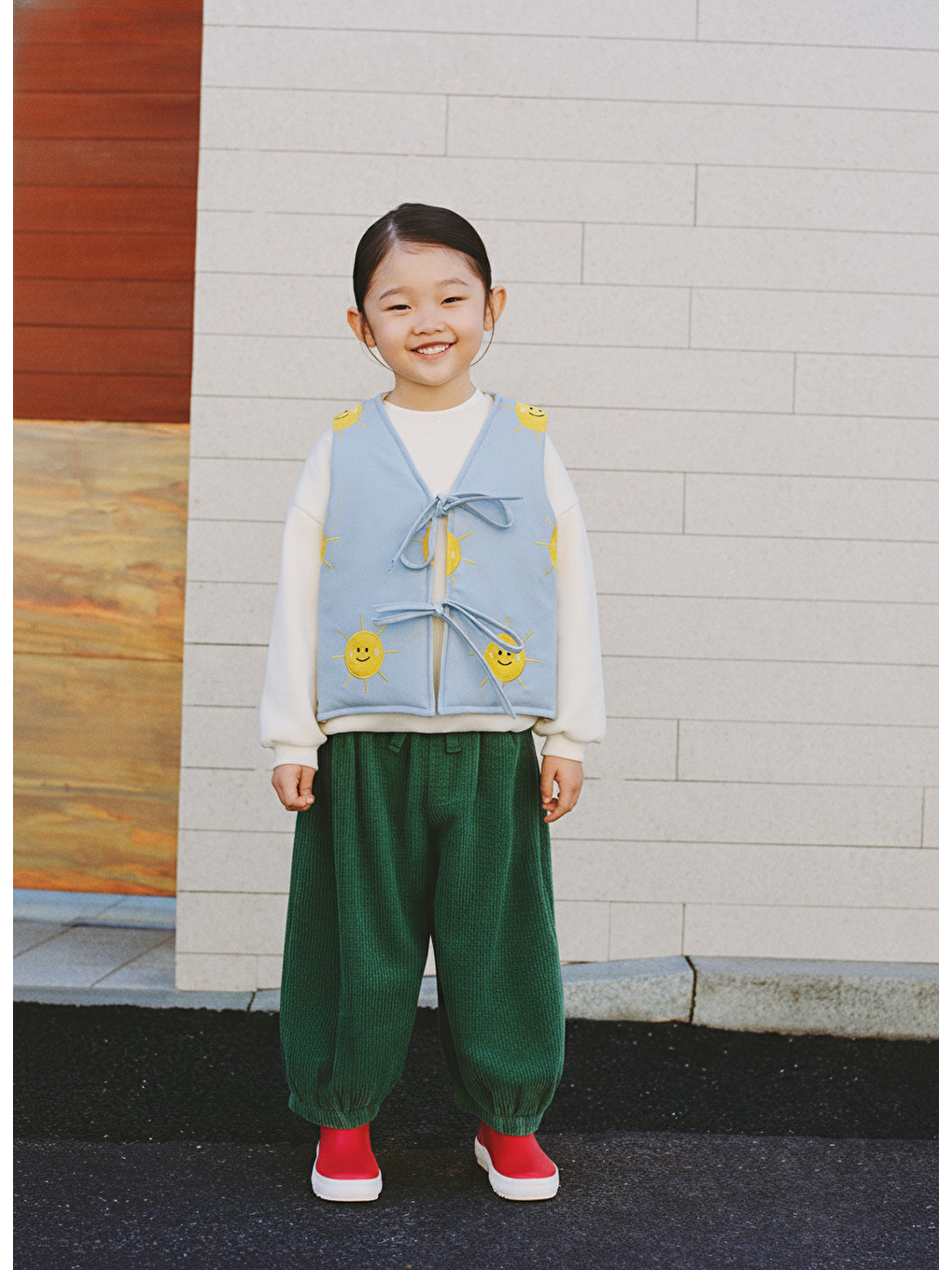 Unisex Çocuk Pamuklu Mavi Güneş Nakışlı Bağlamalı Yelek – Yumuşak Astar Detaylı-2