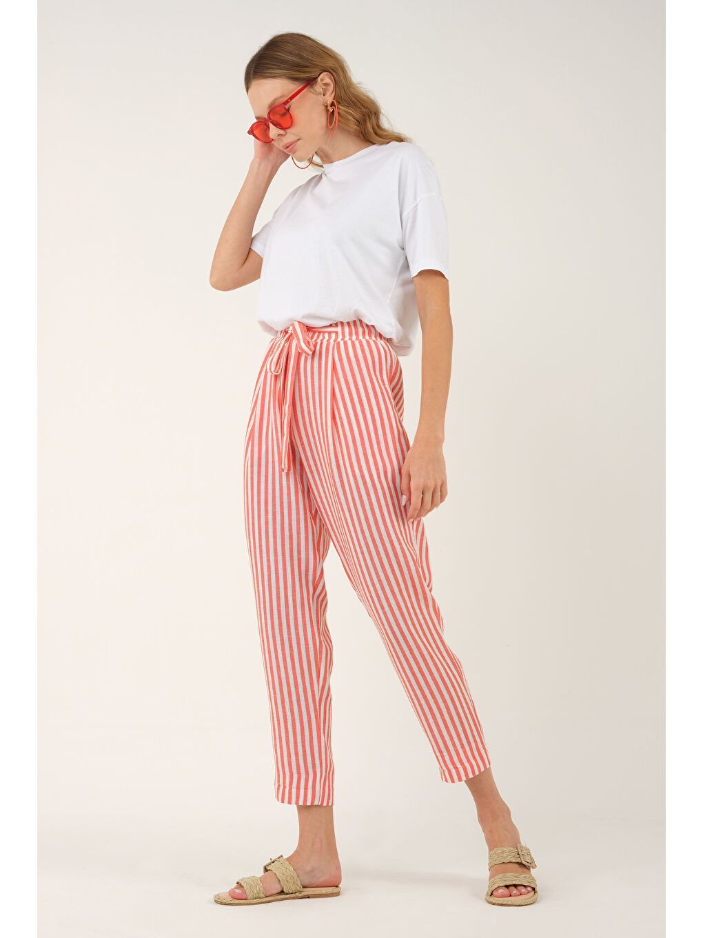 Kırmızı Çizgili Pantolon Nar Çiçeği