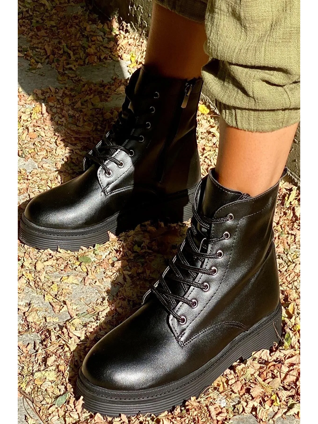 Kadın Postal Bot Bağcıklı Yandan Fermuarlı Tam Kalıp Siyah Termo Kaymaz Taban 4 Cm-1