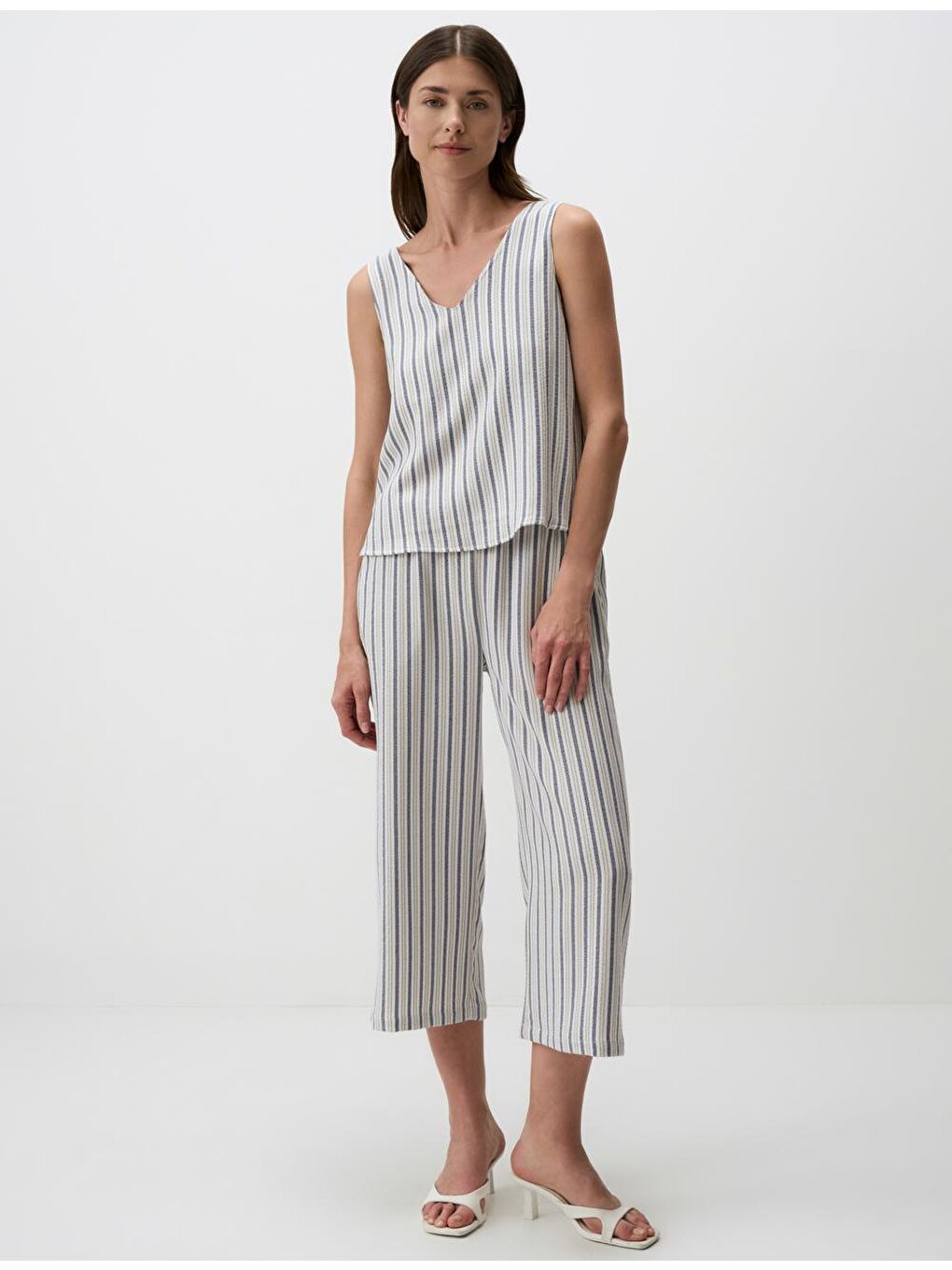 Karışık Yüksek Bel Çizgi Detaylı Kısa Pantolon