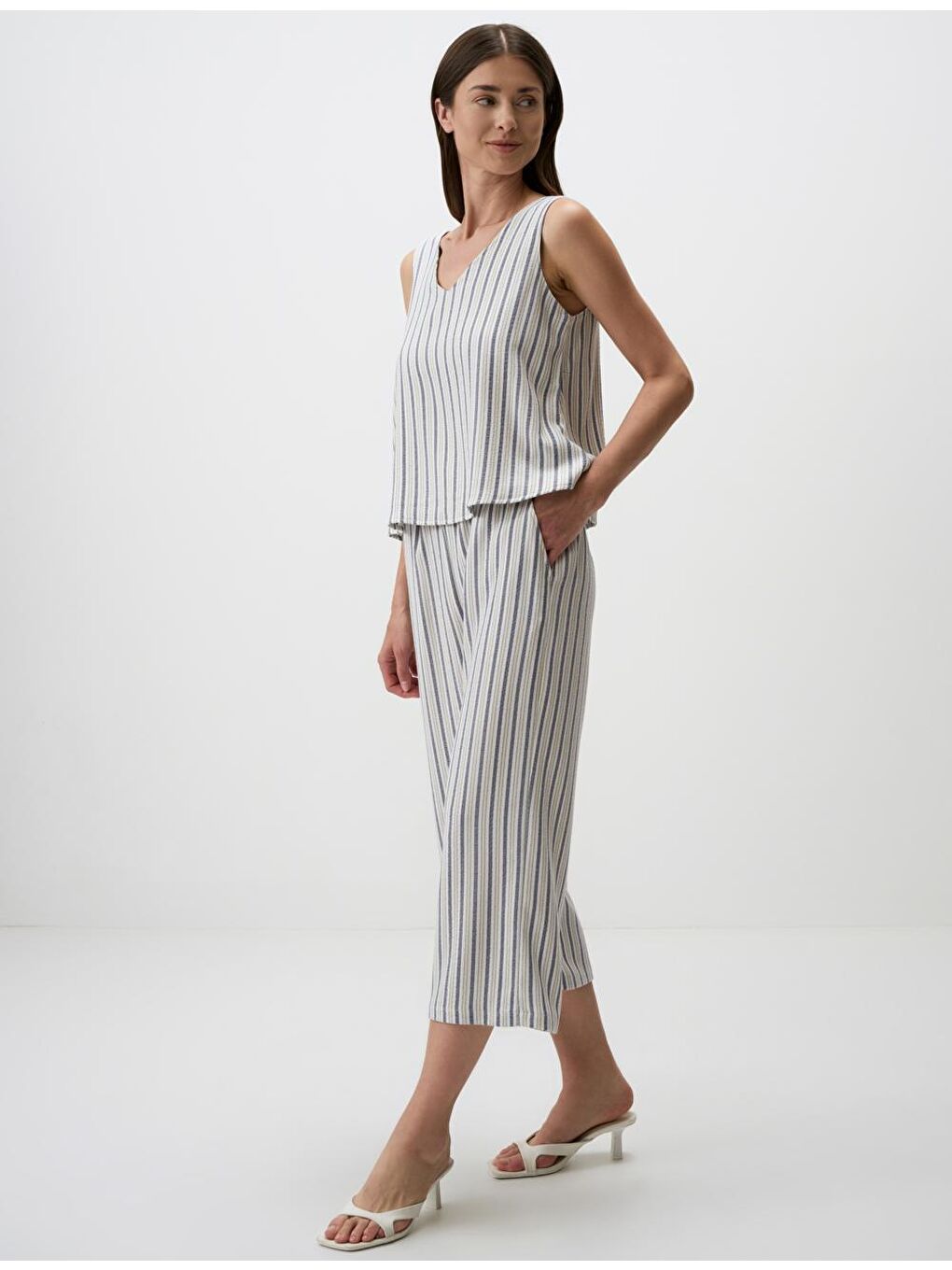 Karışık Yüksek Bel Çizgi Detaylı Kısa Pantolon-1