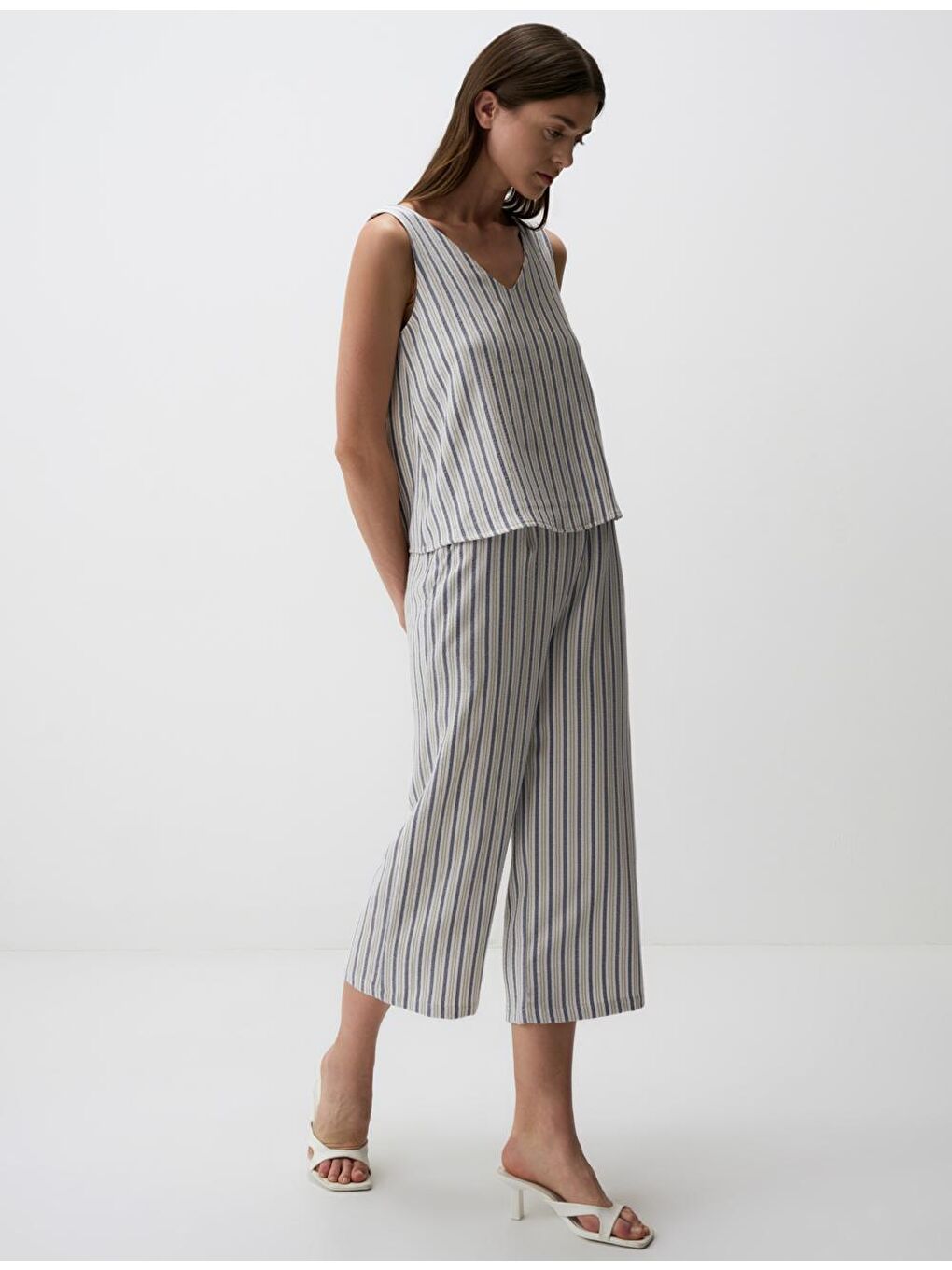 Karışık Yüksek Bel Çizgi Detaylı Kısa Pantolon-2