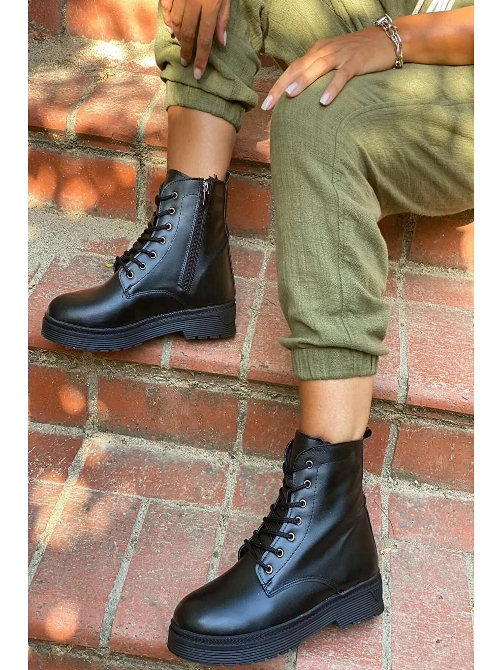 Kadın Postal Bot Bağcıklı Yandan Fermuarlı Tam Kalıp Siyah Termo Kaymaz Taban 4 Cm-2
