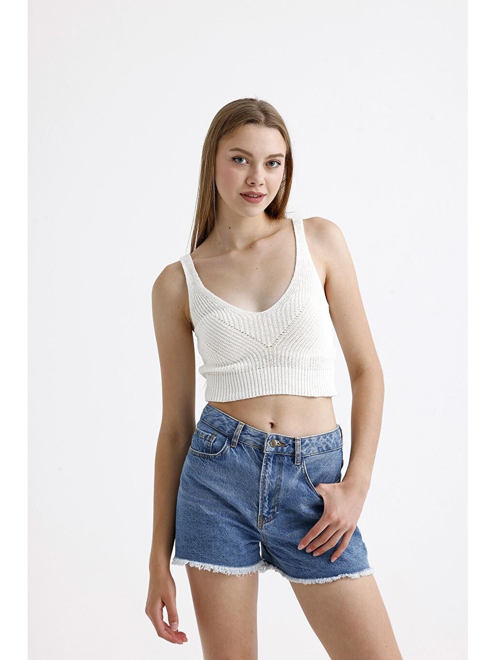 Ekru Kalın Askılı V Yaka Kolsuz Triko Crop Bluz