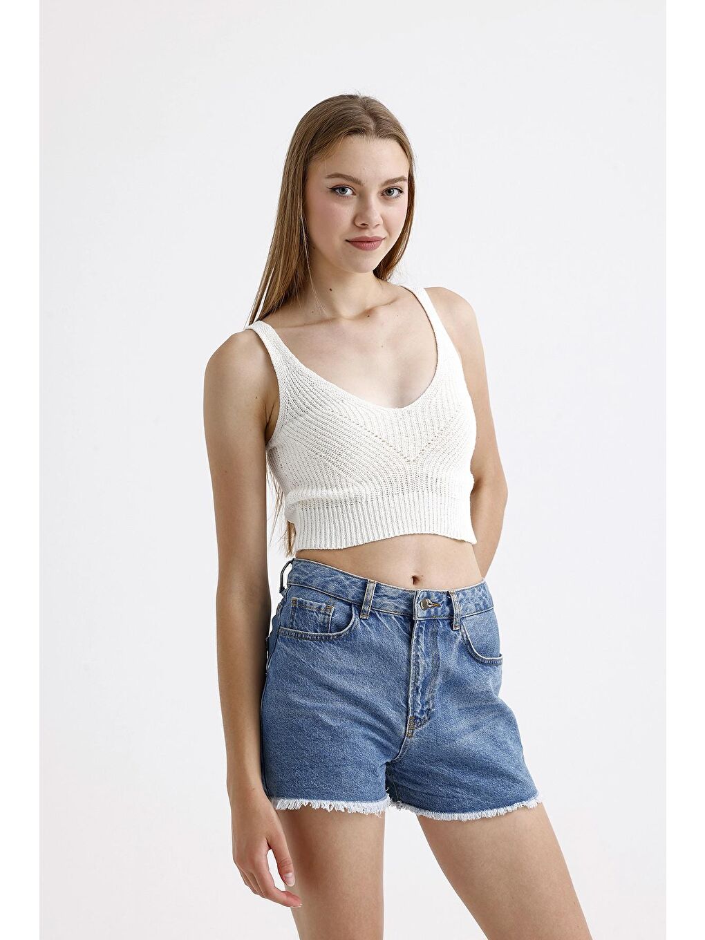 Ekru Kalın Askılı V Yaka Kolsuz Triko Crop Bluz-2