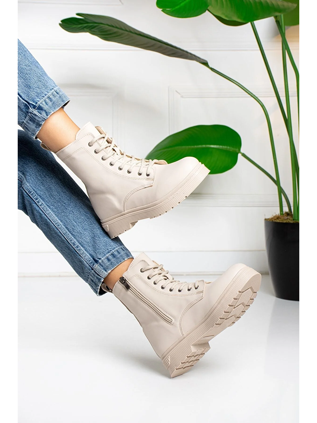 Kadın Postal Bot Bağcıklı Yandan Fermuarlı Tam Kalıp Bej Termo Kaymaz Taban 4 Cm