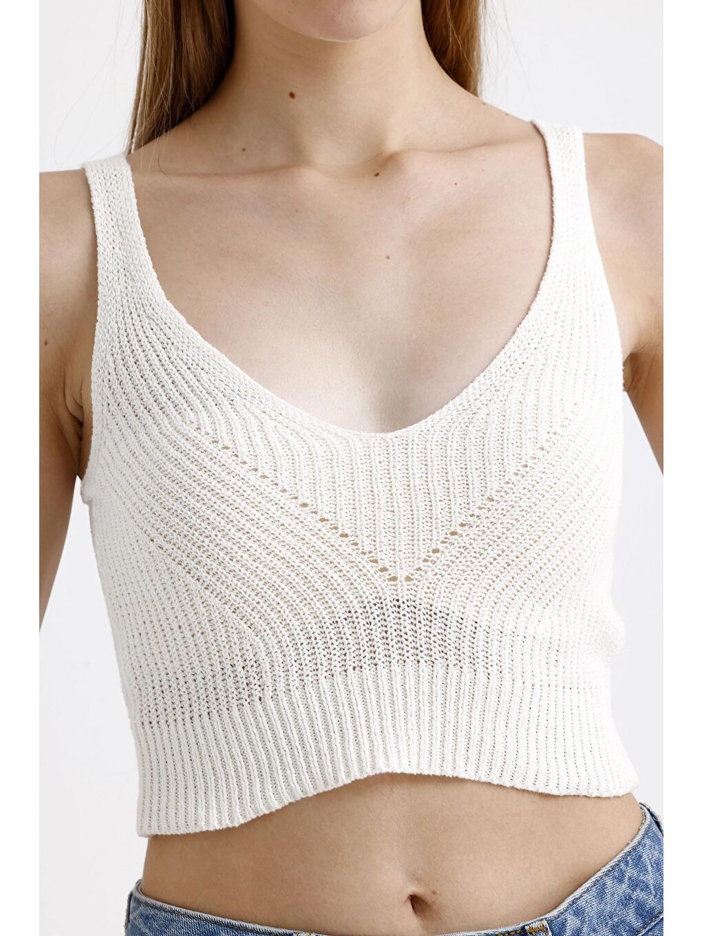 Ekru Kalın Askılı V Yaka Kolsuz Triko Crop Bluz-3