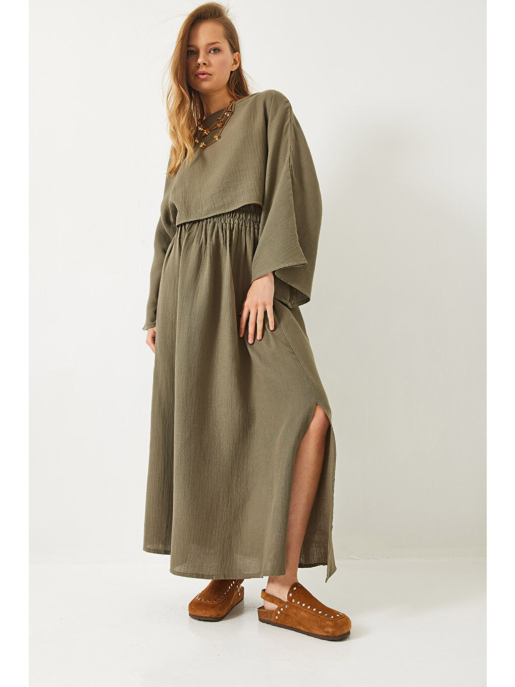 Haki Kadın Yarasa Kol Croplu Beli Lastikli Yırtmaç Detay Etekli Müslin Takım-1