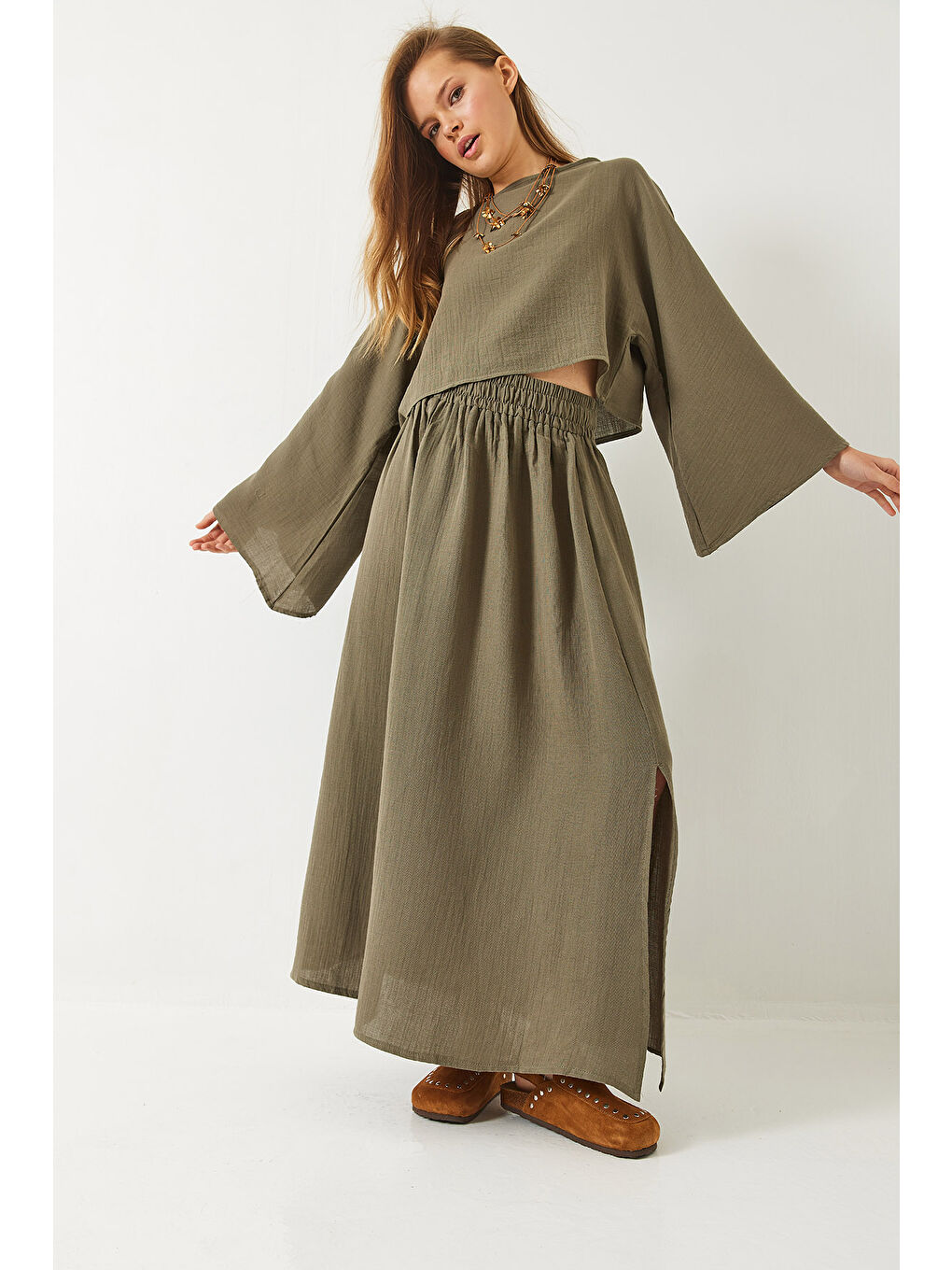 Haki Kadın Yarasa Kol Croplu Beli Lastikli Yırtmaç Detay Etekli Müslin Takım-3