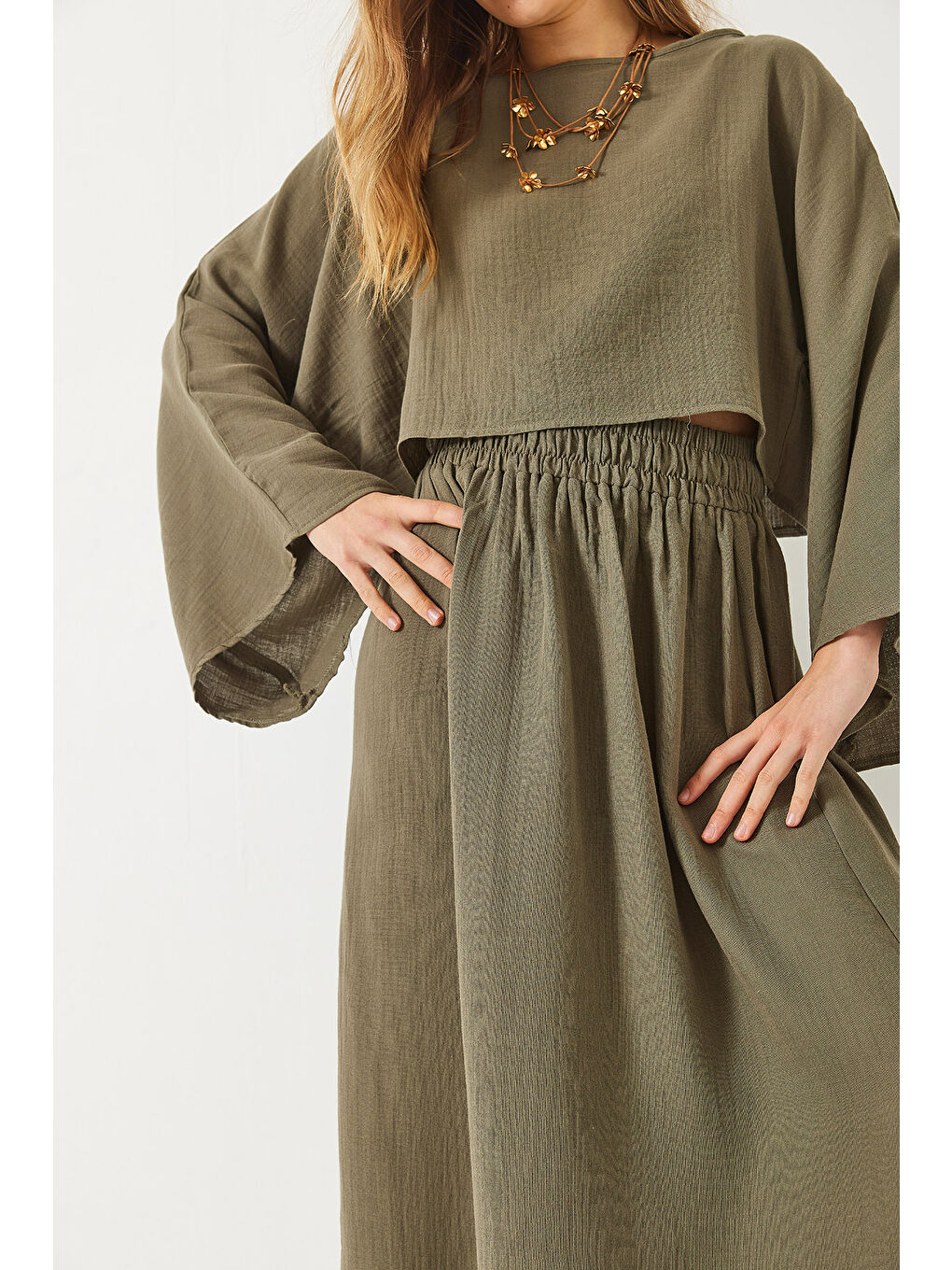 Haki Kadın Yarasa Kol Croplu Beli Lastikli Yırtmaç Detay Etekli Müslin Takım-4