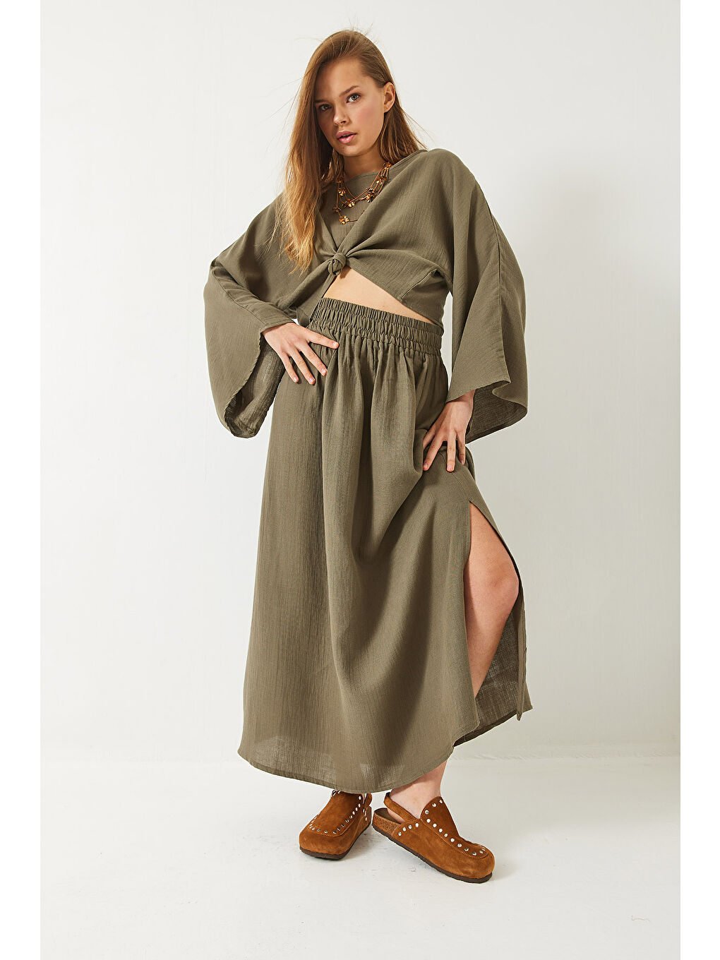 Haki Kadın Yarasa Kol Croplu Beli Lastikli Yırtmaç Detay Etekli Müslin Takım-5