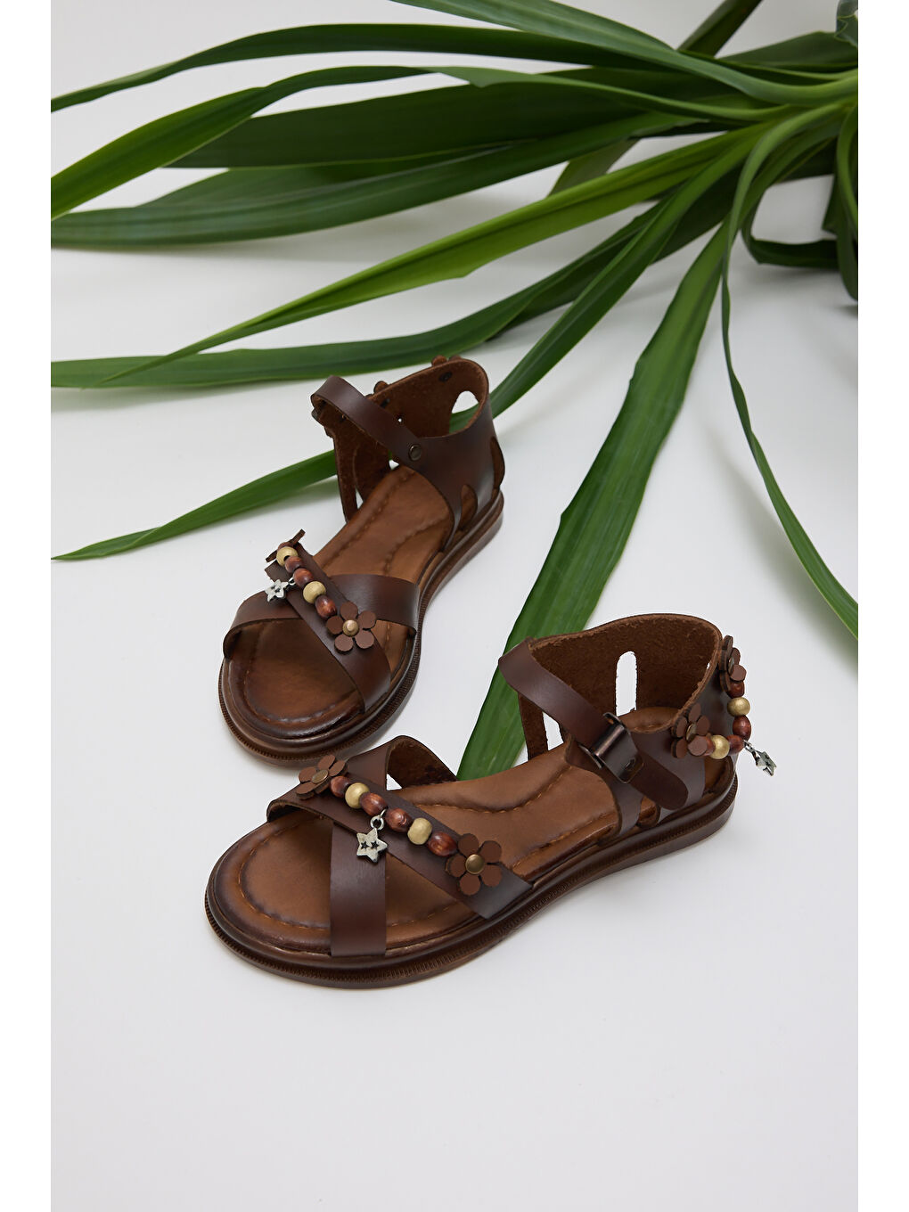 Kahverengi Kız Çocuk Taba Rahat Kalıp Boncuklu Sandalet