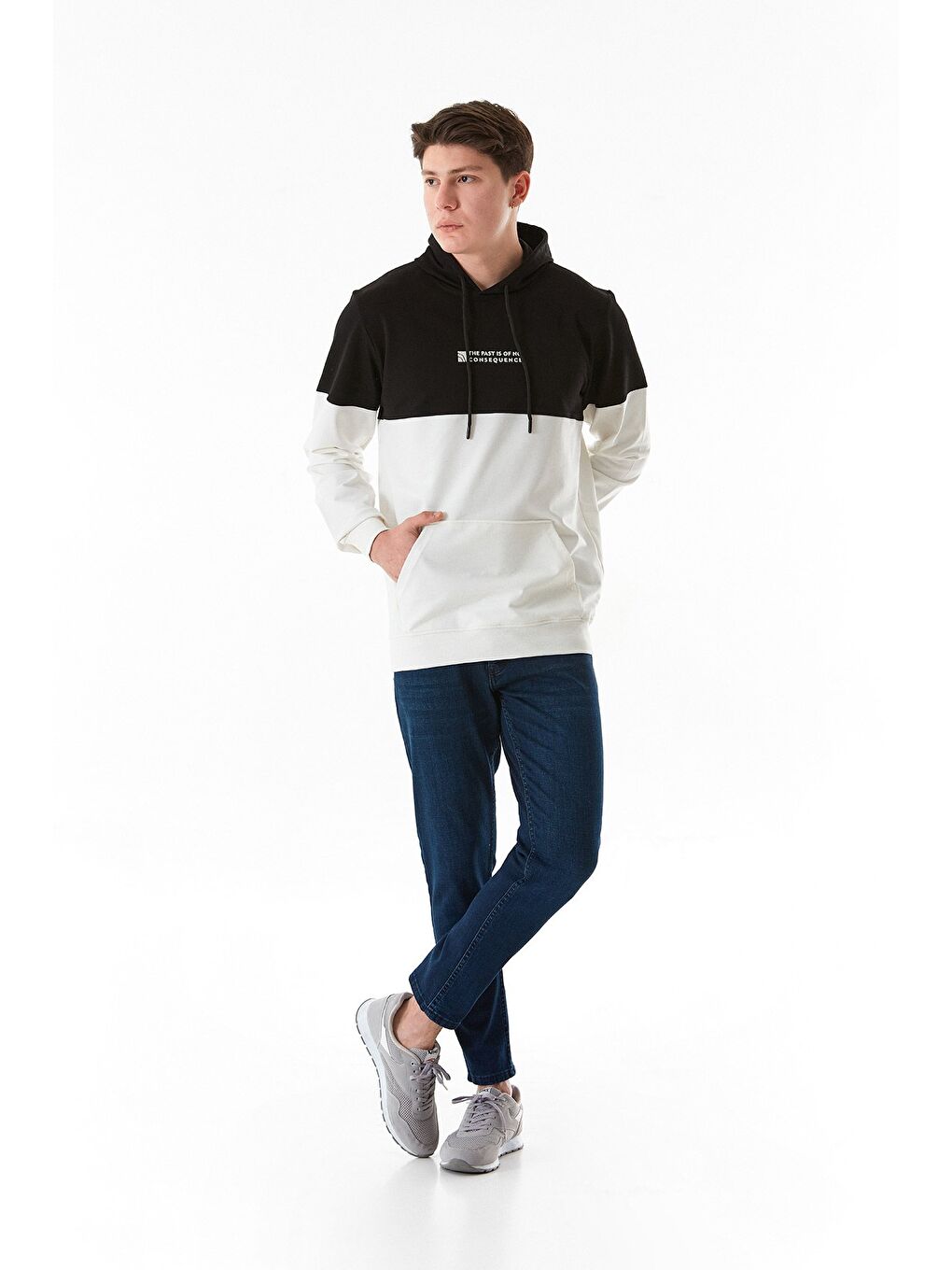 Fullamoda Siyah Renk Bloklu Yazı Kabartmalı Kapüşonlu Sweatshirt - 1