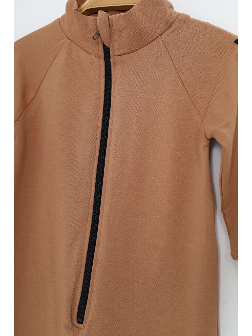 Kahverengi Erkek Çocuk Kolu Arma Detaylı Tulum-1