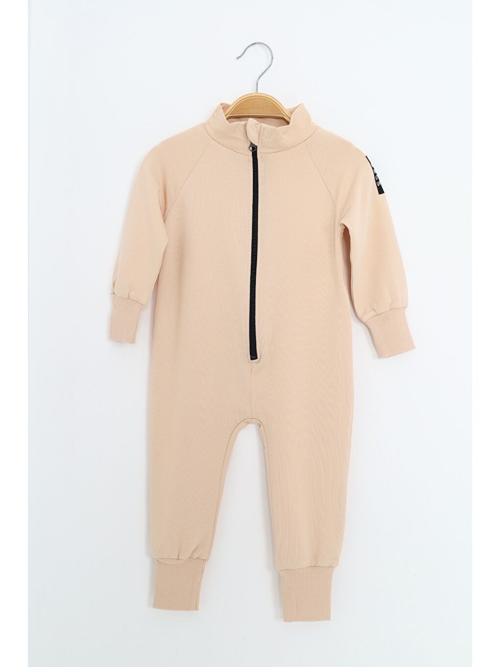 Bej Erkek Çocuk Kolu Arma Detaylı Tulum