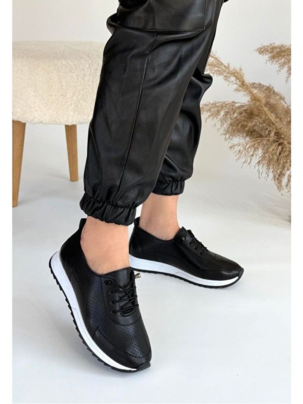 Siyah Cilt Bağcıklı Spor Ayakkabı