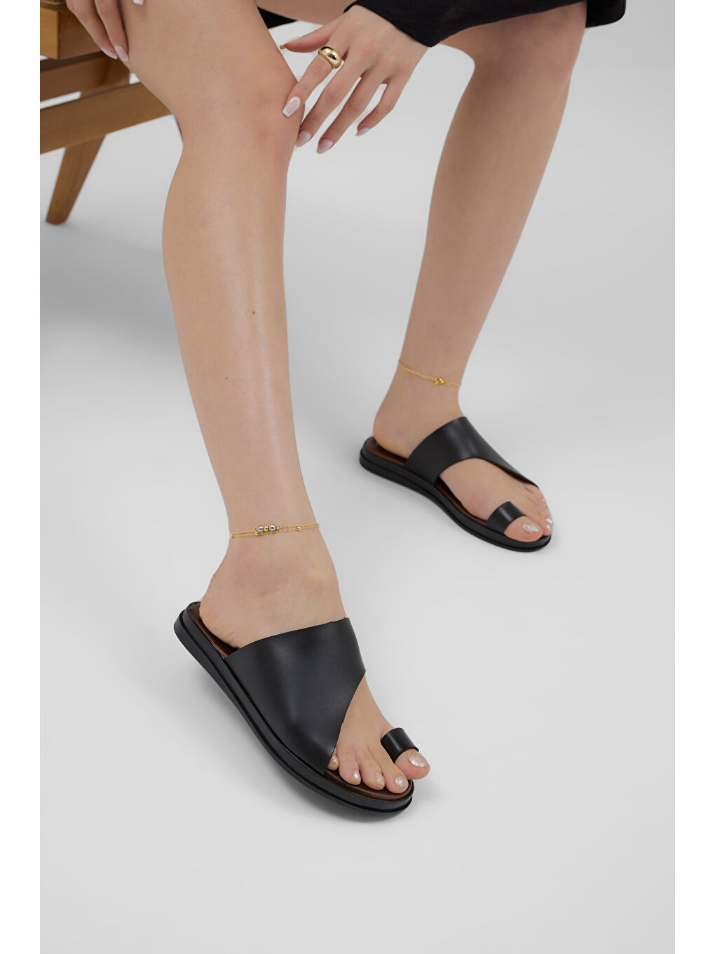 Kadın Siyah Termo Taban Rahat Kalıp Günlük Terlik-1