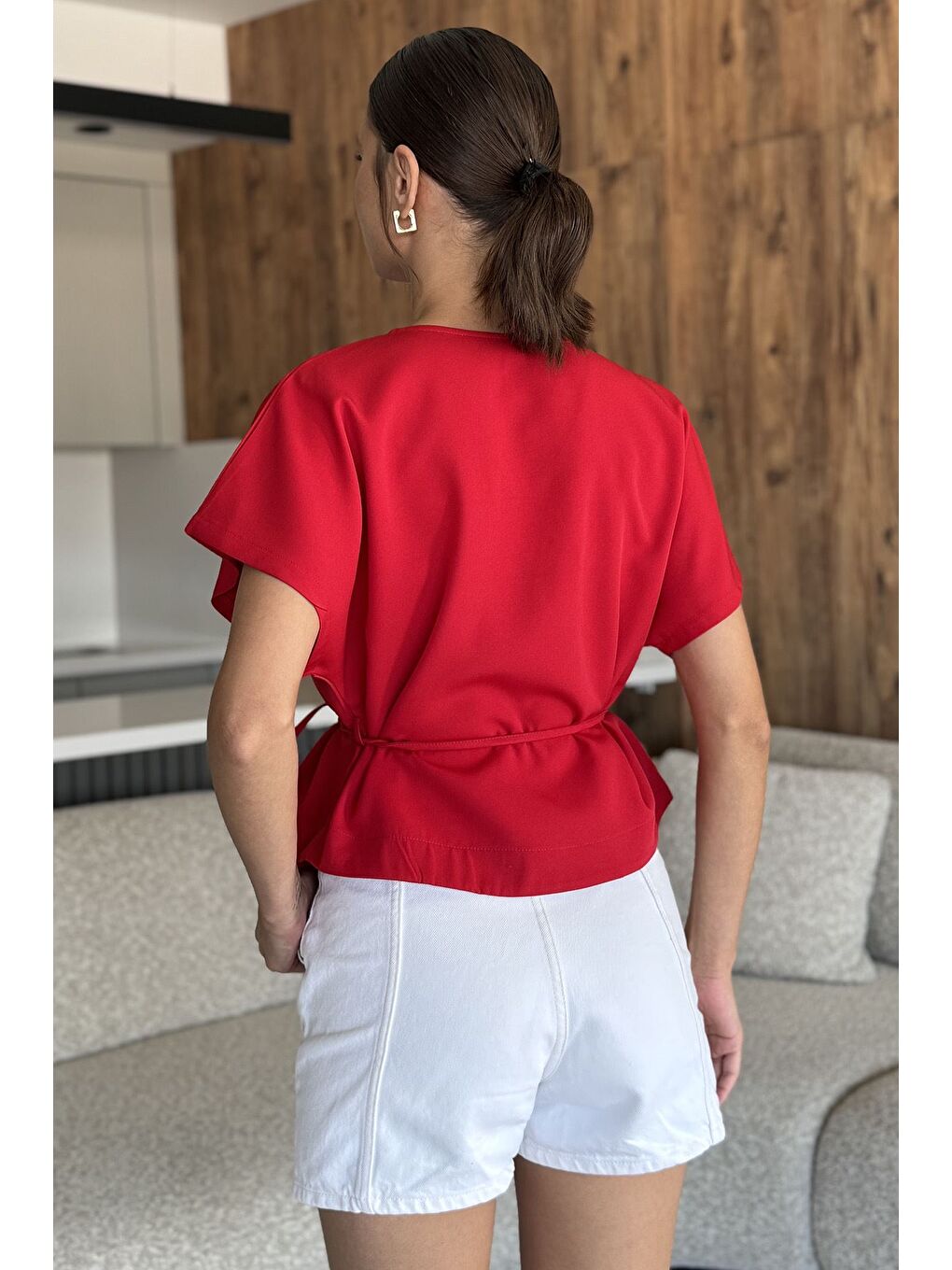 Kırmızı Kruvaze Yaka Bel Bağcıklı Kolsuz Kısa Ceket-2