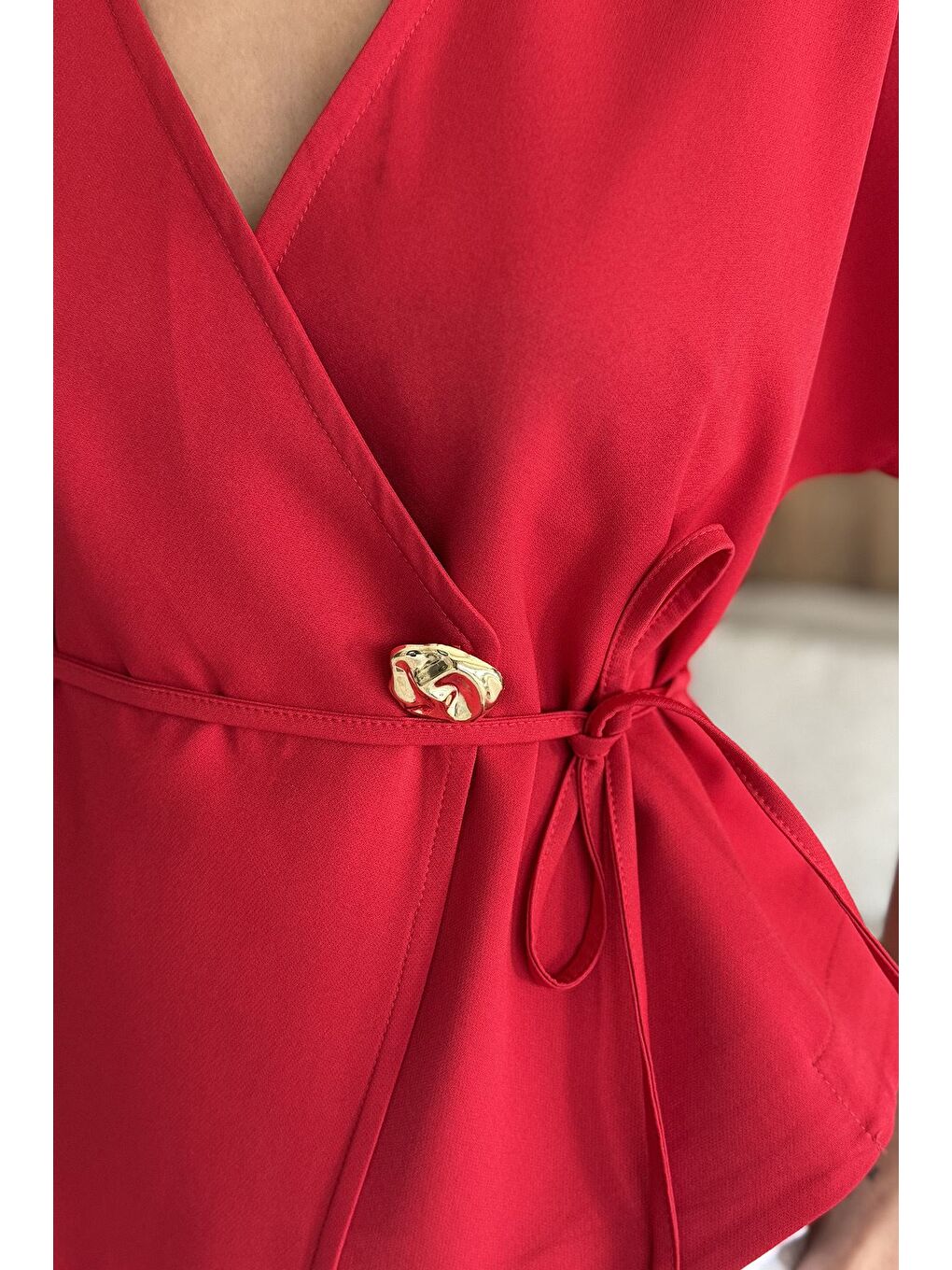 Kırmızı Kruvaze Yaka Bel Bağcıklı Kolsuz Kısa Ceket-3