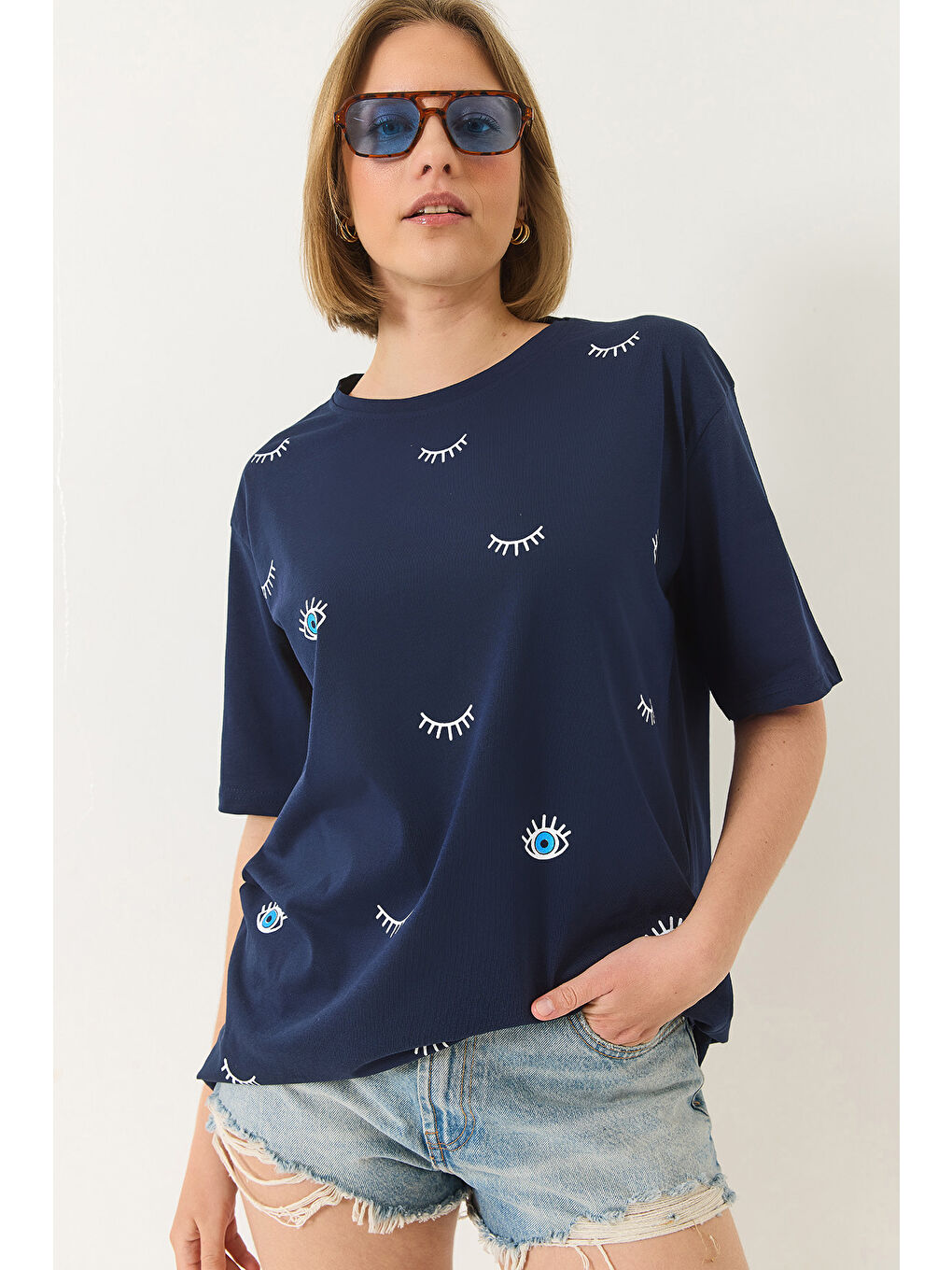 Lacivert Kadın Göz Baskılı Kısa Kollu Pamuklu Oversize T-Shirt-3
