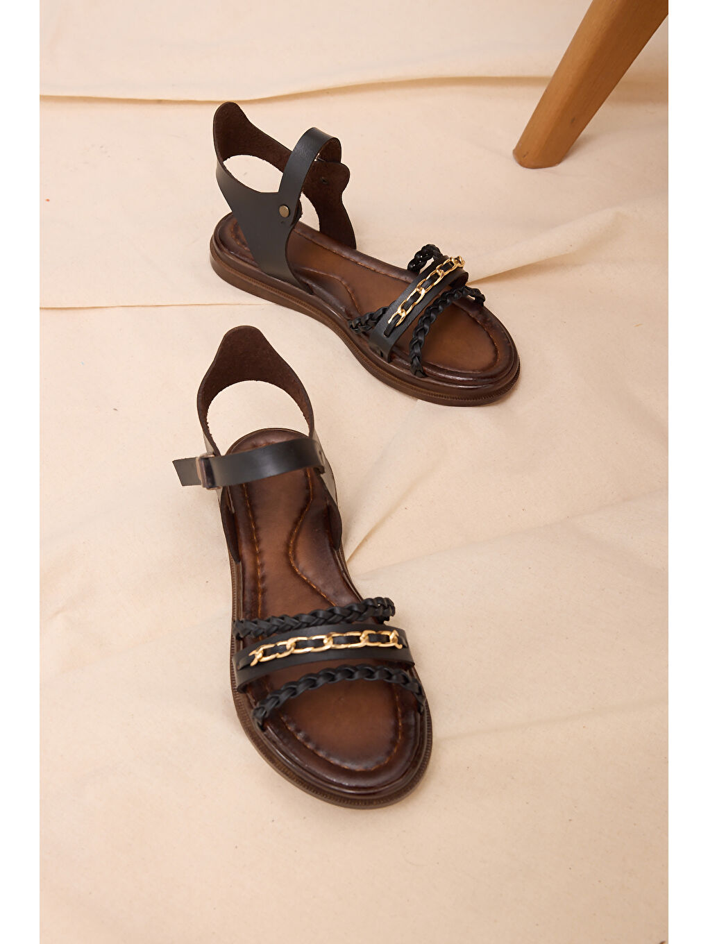 Kız Çocuk Siyah Rahat Kalıp Örgülü Düz Sandalet