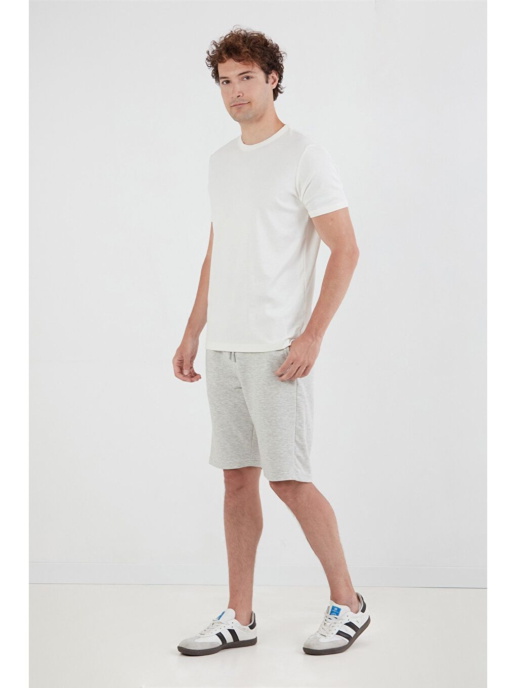 Gri Beli Bağlamalı Cepli Şort