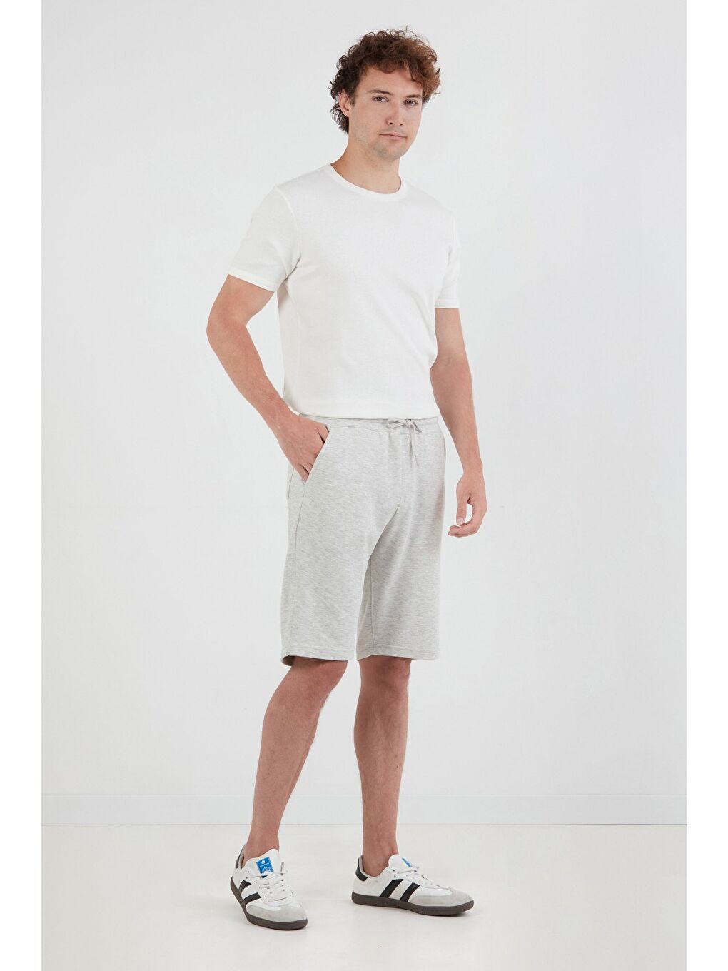 Gri Beli Bağlamalı Cepli Şort-1