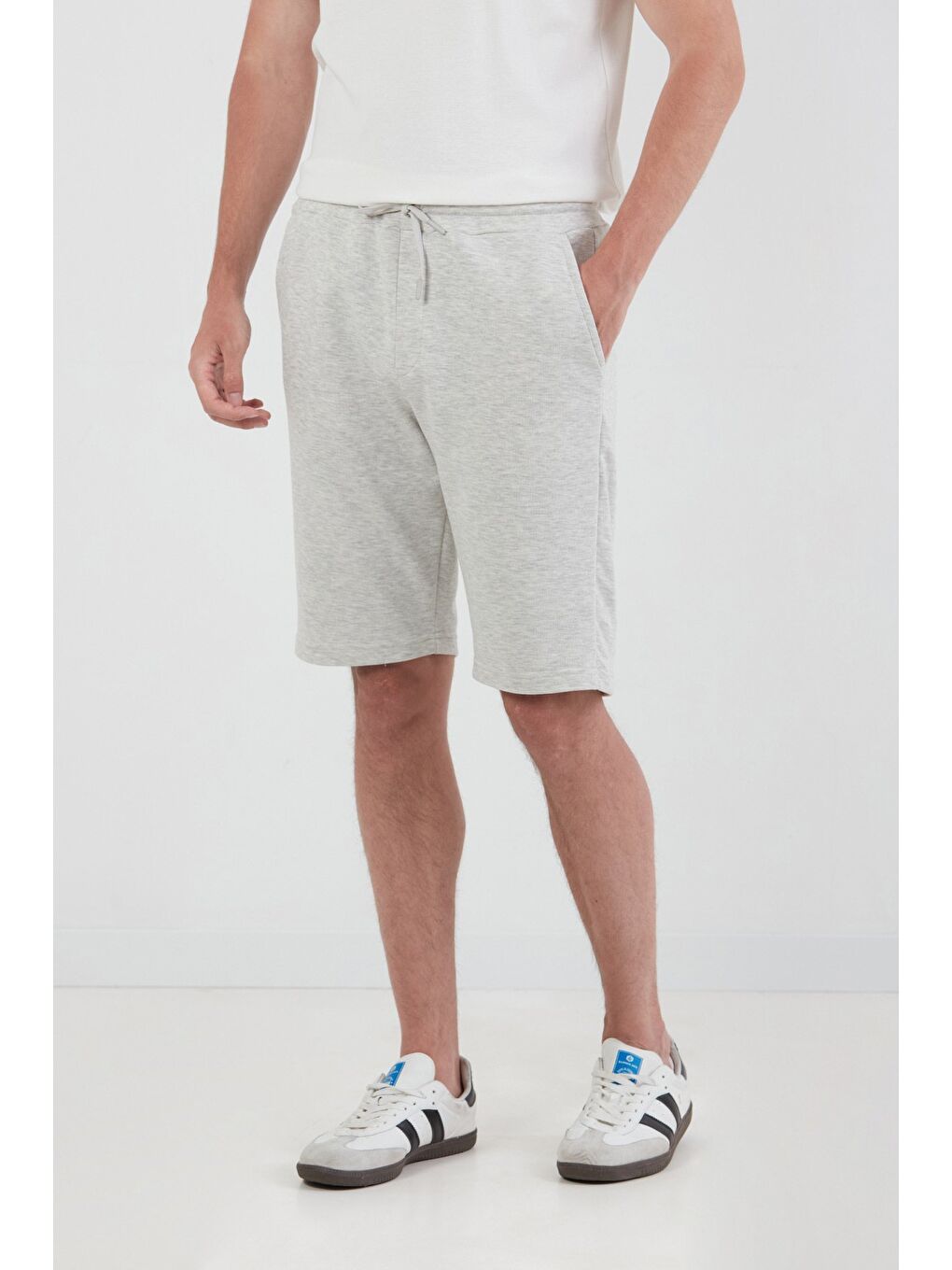 Gri Beli Bağlamalı Cepli Şort-2