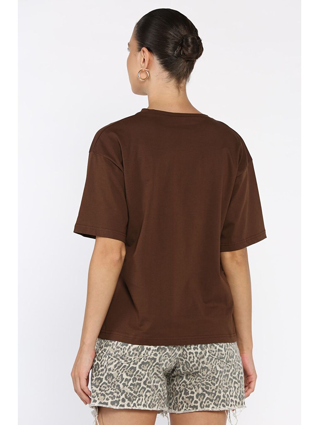 Kahverengi V Yaka Basıc Tişört-2