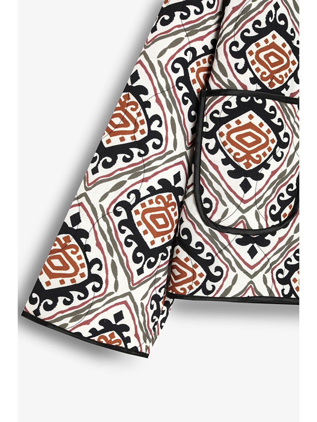 Etnik Desenli Biye Detaylı Kapitone Ceket Ekru-1