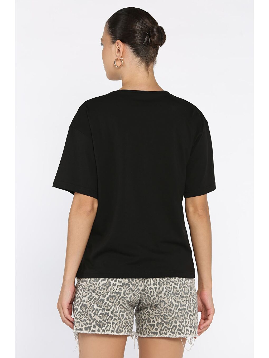 Siyah V Yaka Basıc Tişört-2