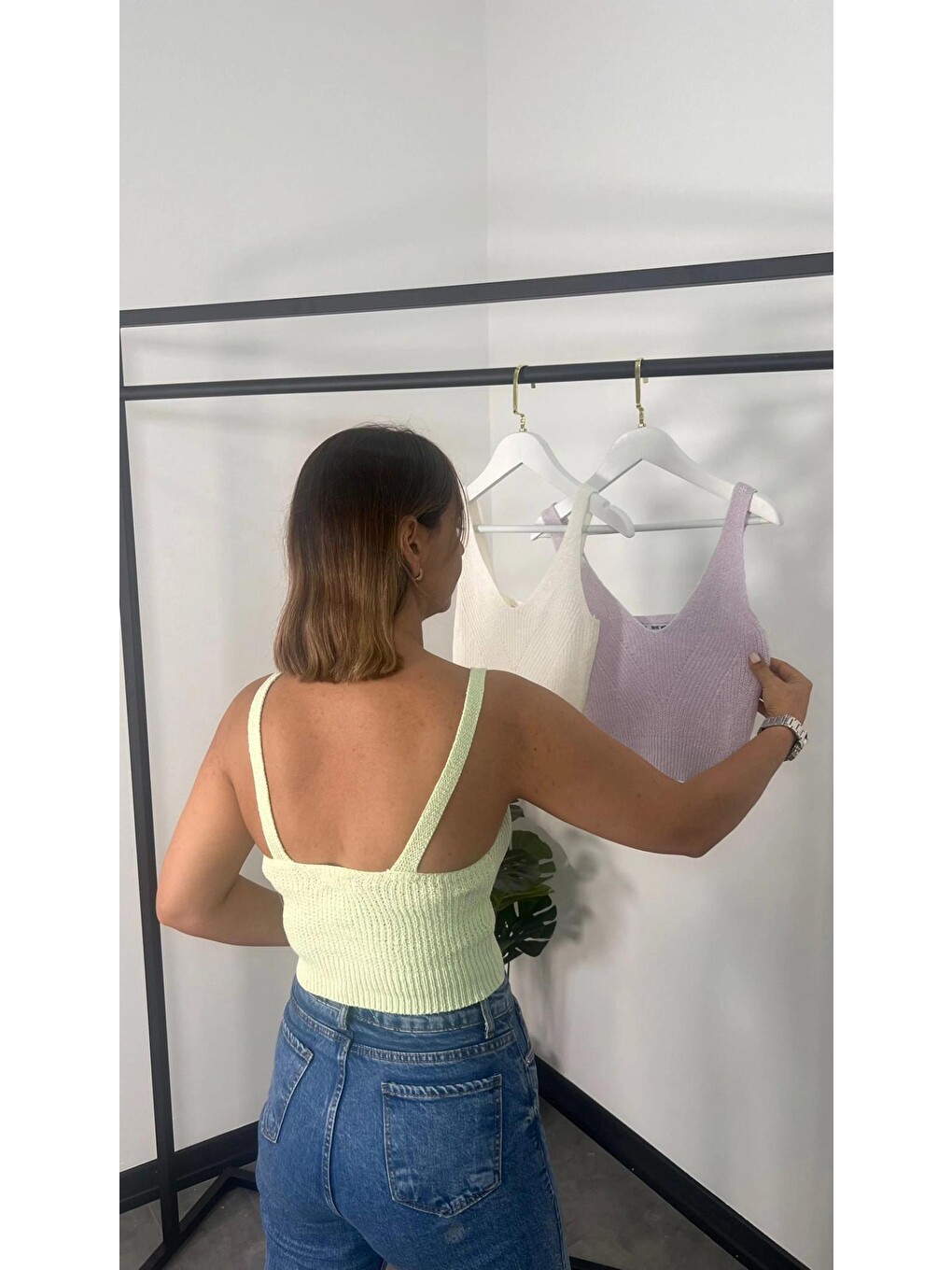Yeşil Kalın Askılı V Yaka Kolsuz Triko Crop Bluz-2
