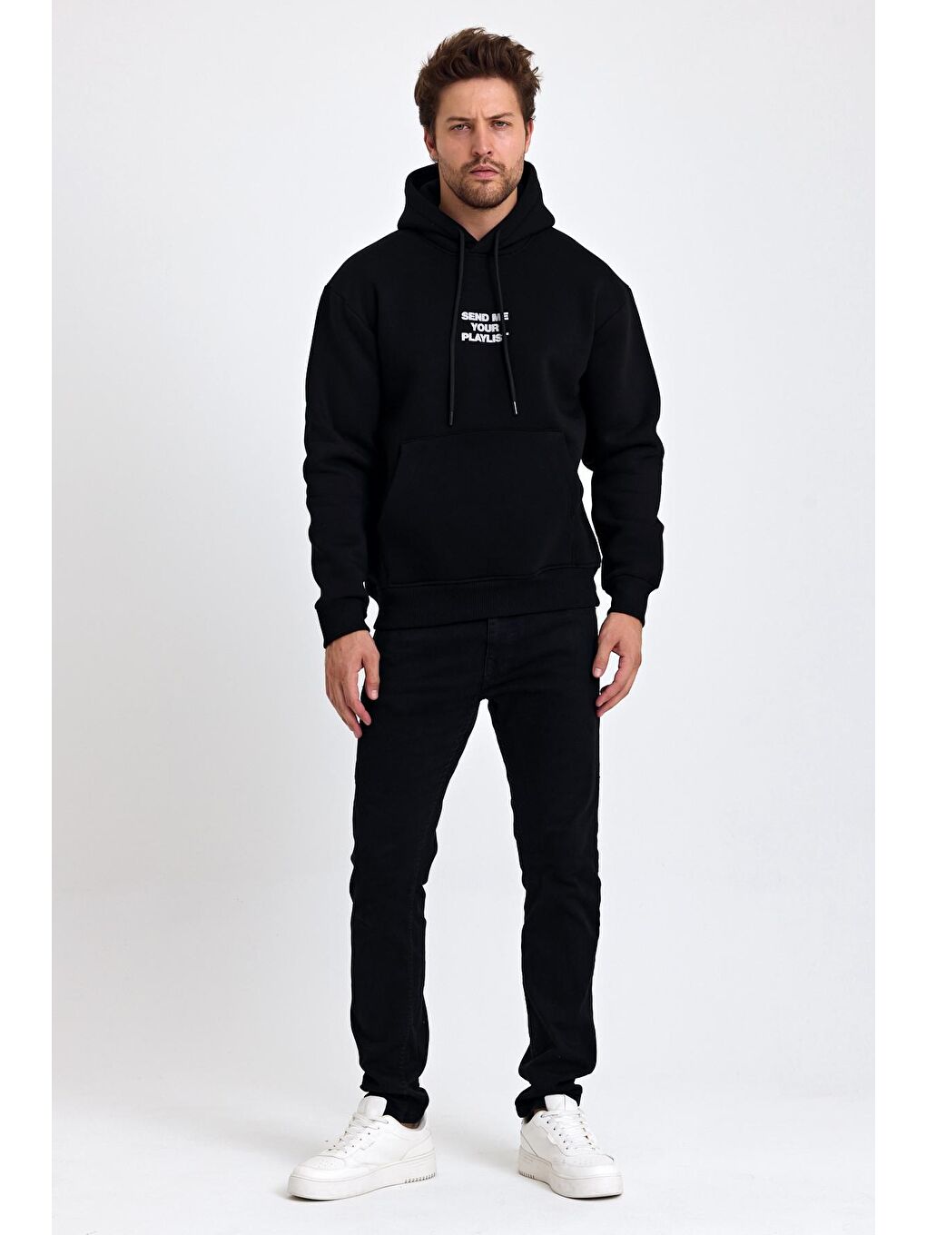 Tarz Cool Siyah Erkek Yumusaçık Kumaşlı Kapüşonlu Kordonlu Regular Fit Nakışlı Sweatshirt